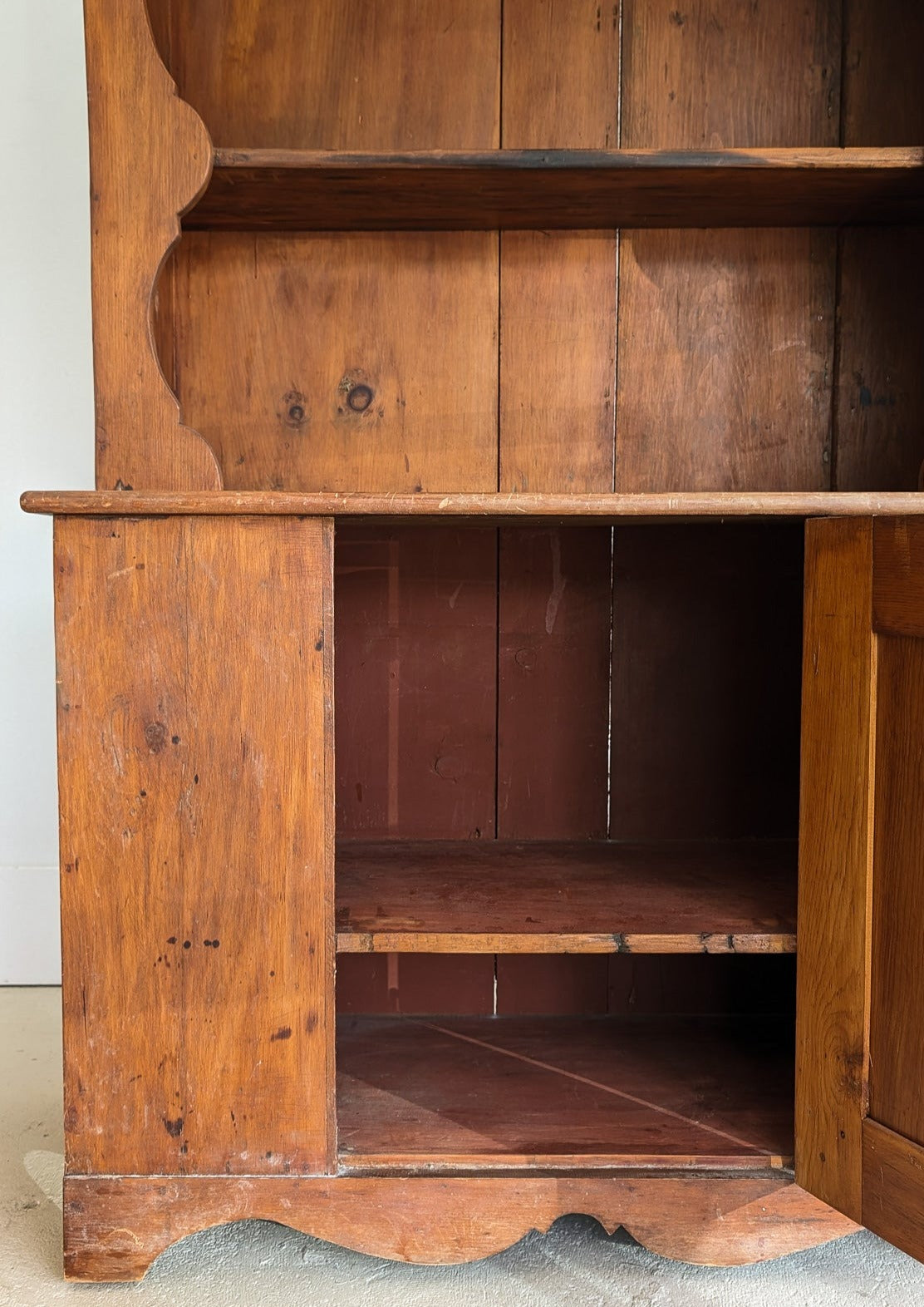 Vintage Wooden Hutch with Scalloped Detailing