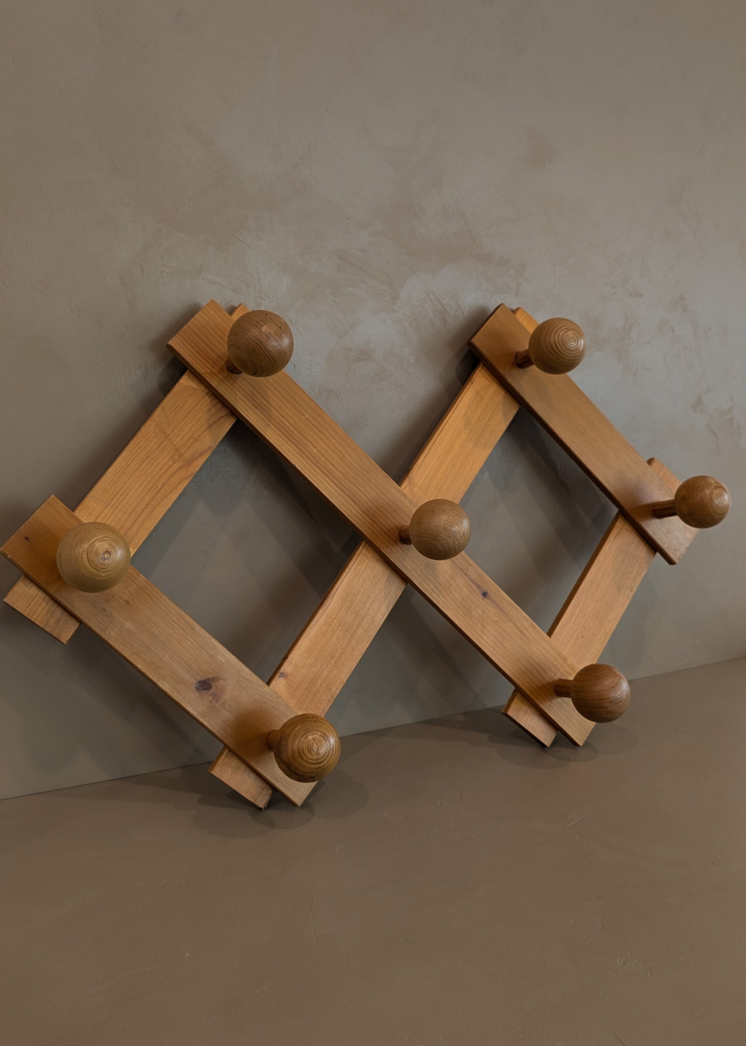 Vintage Charlotte Perriand-Style Chunky Pine Ball Knob Expandable Coat/Hat Rack