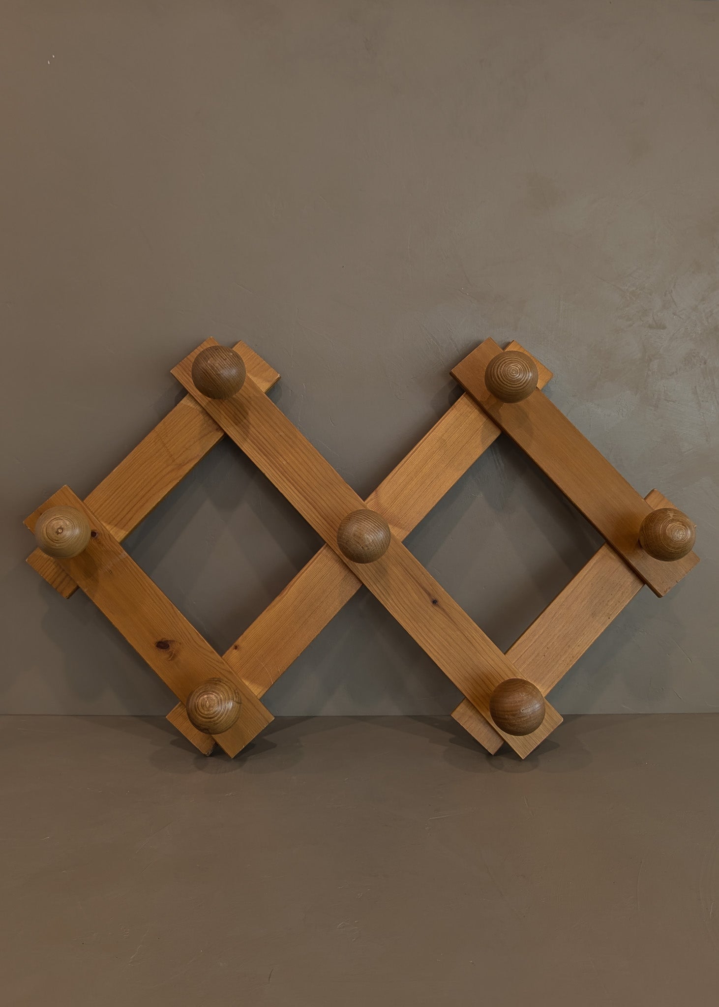 Vintage Charlotte Perriand-Style Chunky Pine Ball Knob Expandable Coat/Hat Rack