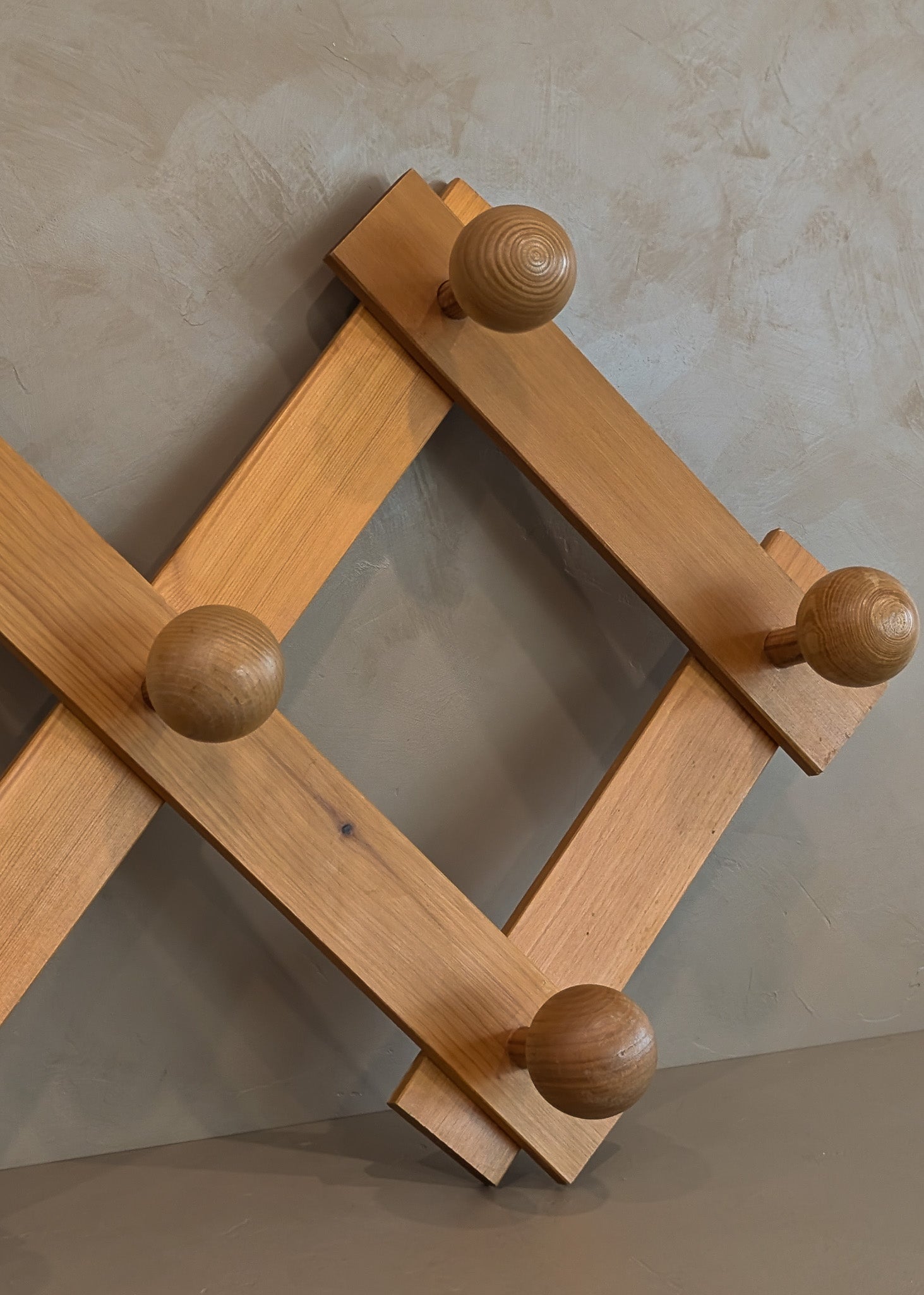 Vintage Charlotte Perriand-Style Chunky Pine Ball Knob Expandable Coat/Hat Rack