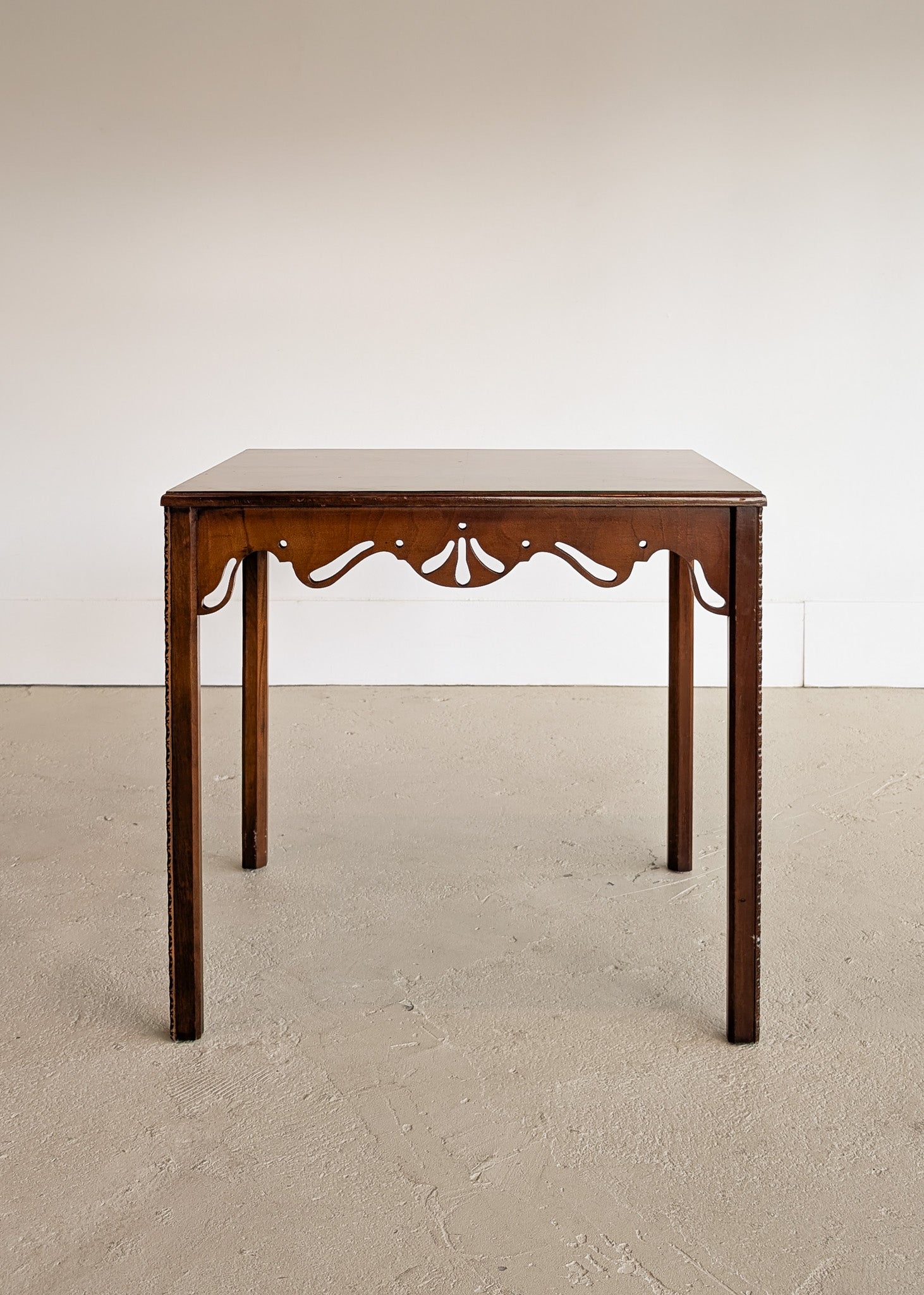 Vintage Wooden Side Accent Table with Cutout Scalloped Apron