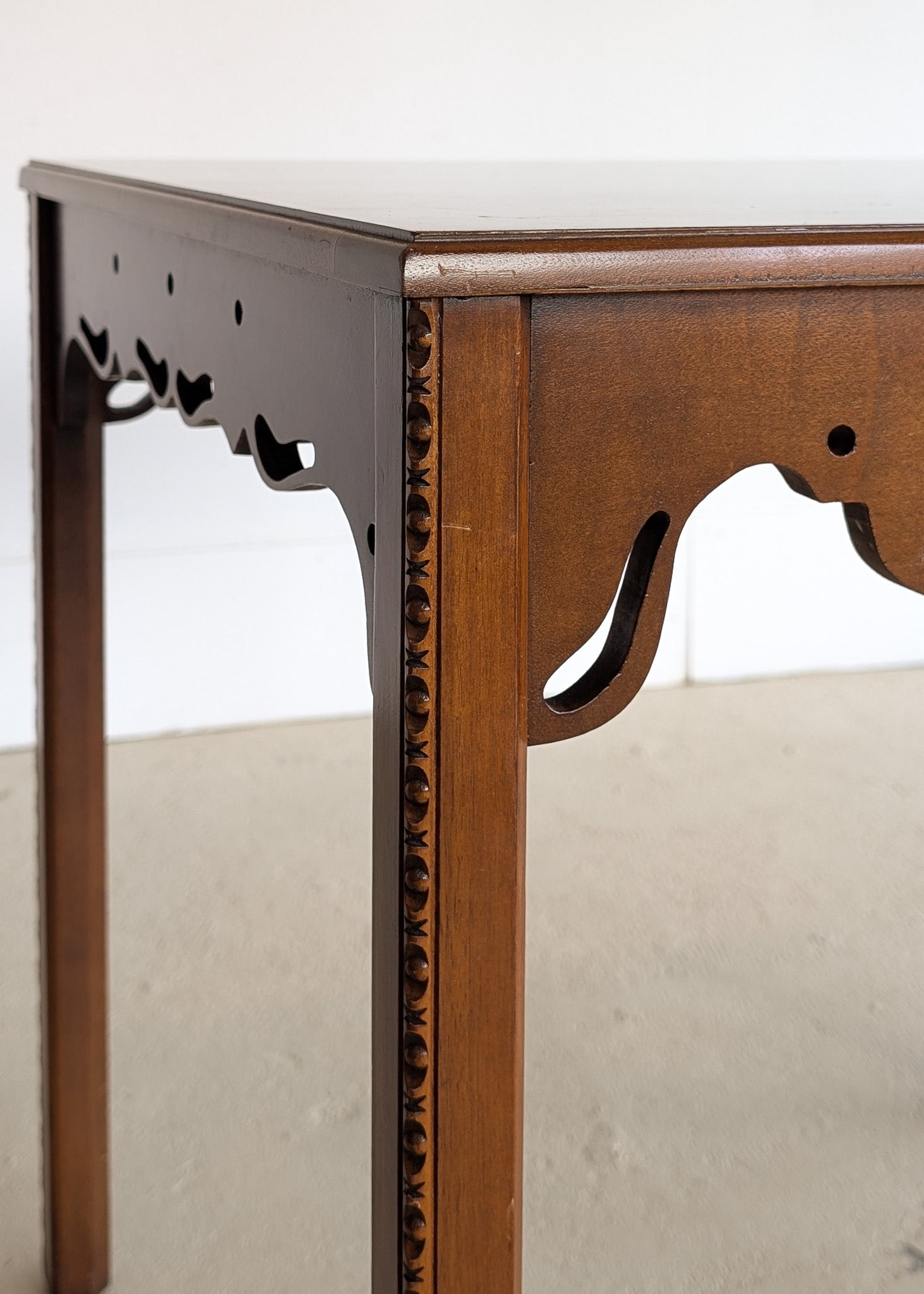 Vintage Wooden Side Accent Table with Cutout Scalloped Apron