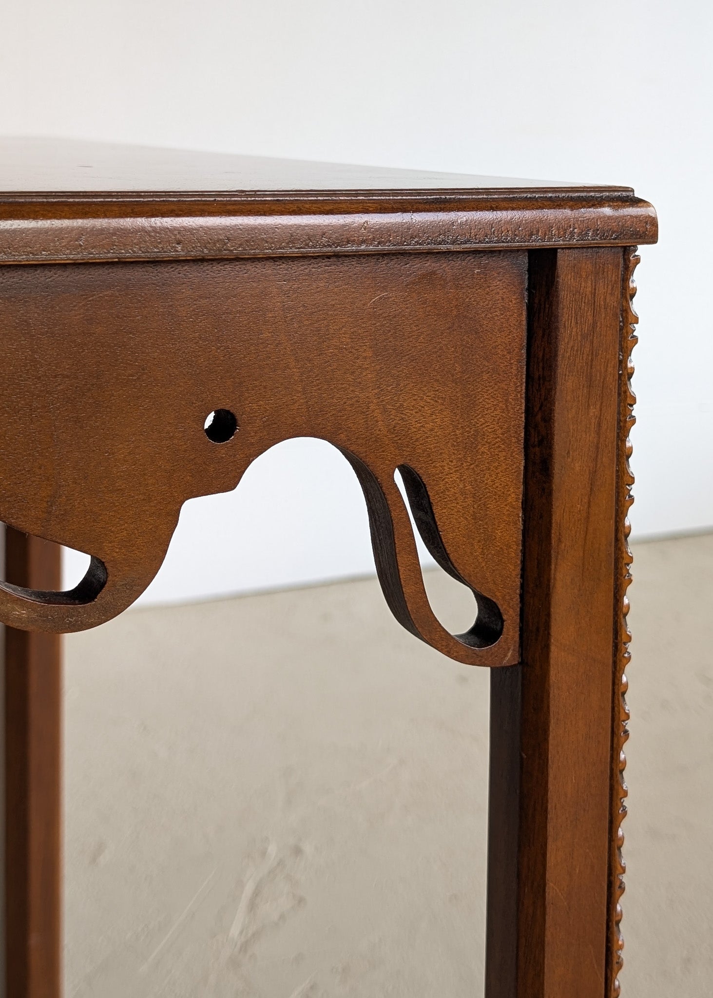Vintage Wooden Side Accent Table with Cutout Scalloped Apron