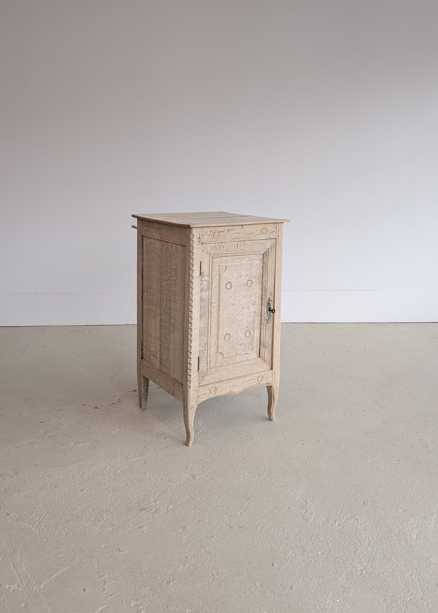 Antique European Bleached Oak Cabinet or Side Table with Hand-Carved Floral Detailing and Original Key