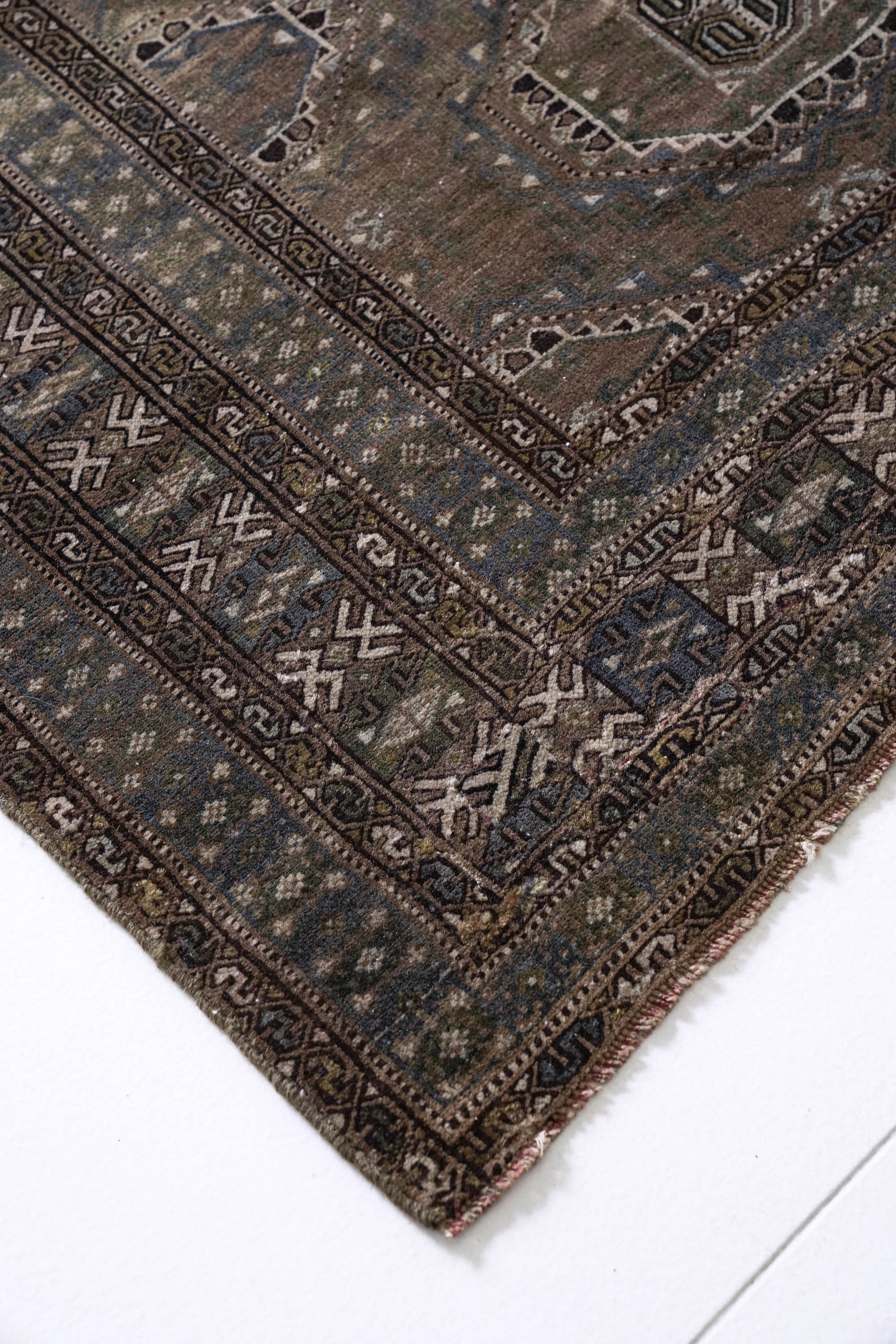 District Loom 1940s Vintage Uzbekistan Bokhara Scatter Rug 3'10" x 5'10"