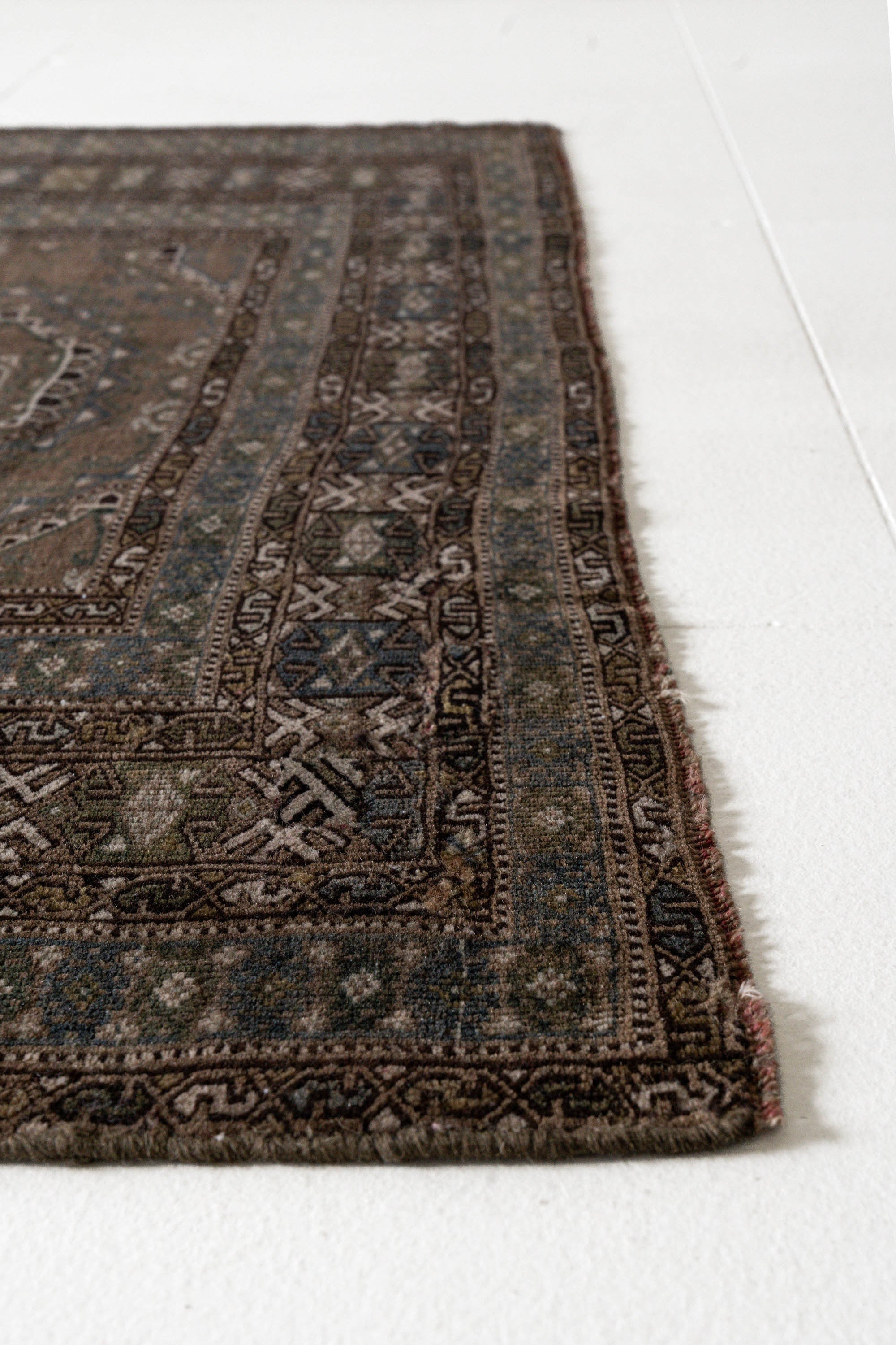 District Loom 1940s Vintage Uzbekistan Bokhara Scatter Rug 3'10" x 5'10"