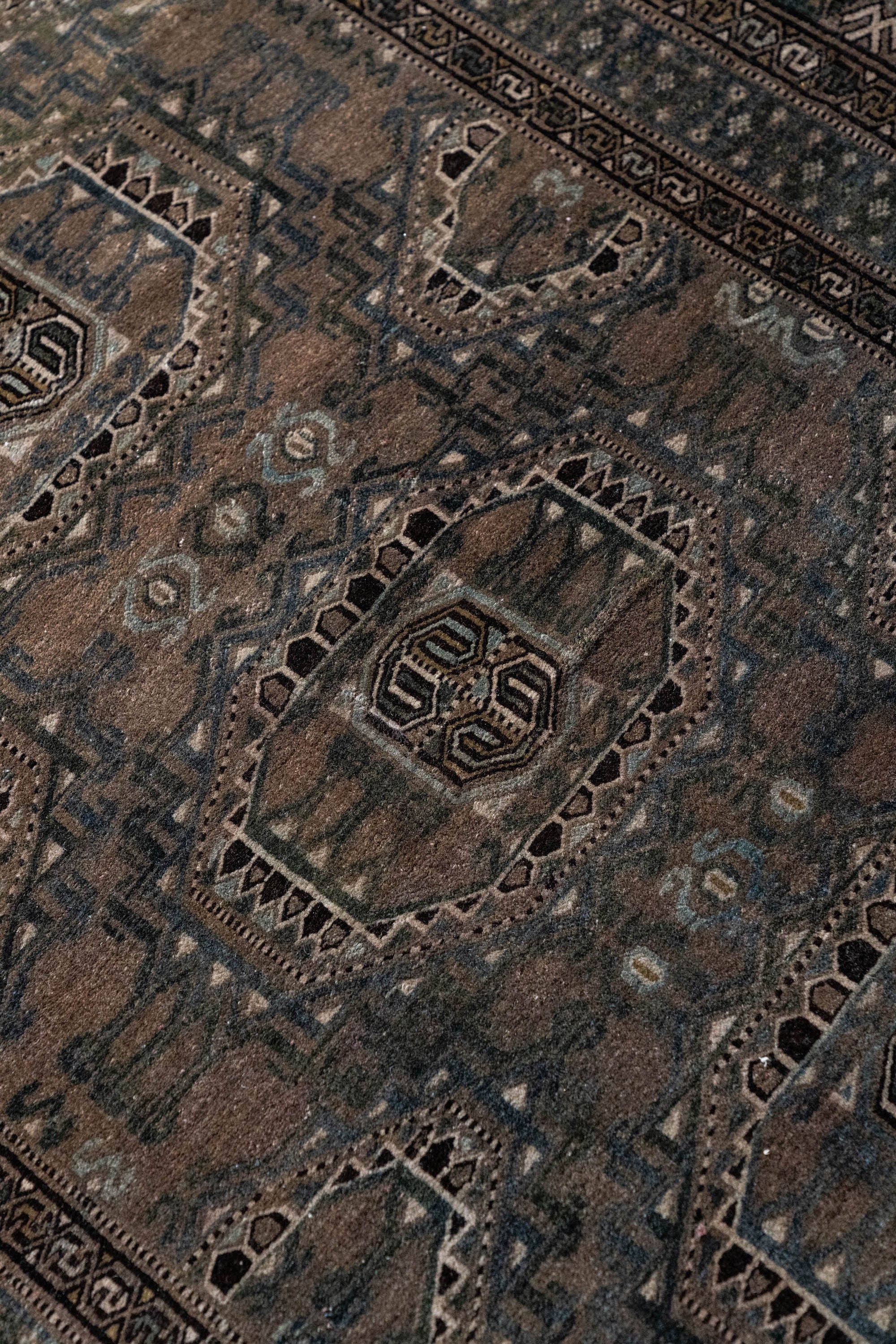 District Loom 1940s Vintage Uzbekistan Bokhara Scatter Rug 3'10" x 5'10"