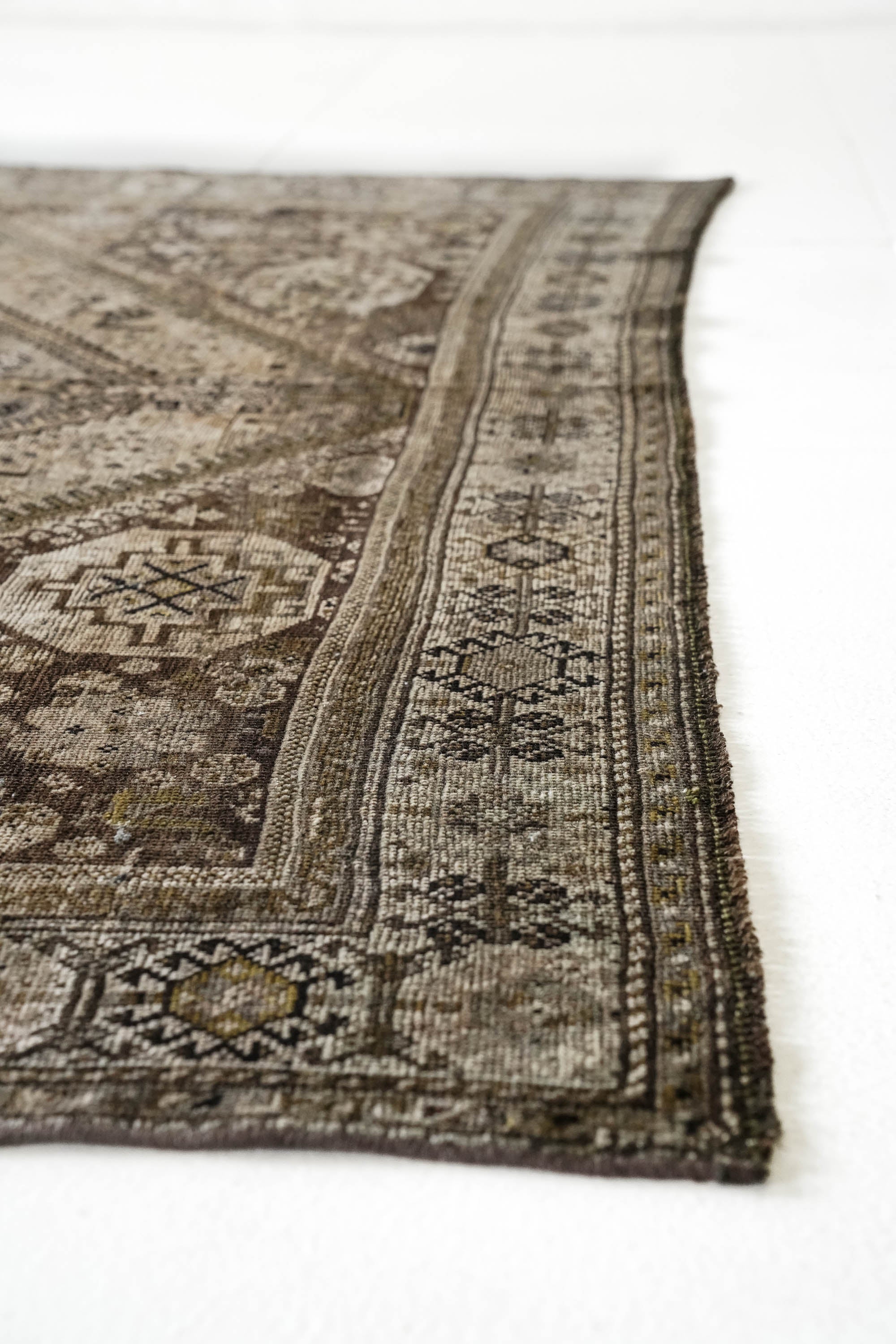 District Loom 1920s Antique Persian Shiraz Scatter Rug 5'6" x 9'3"