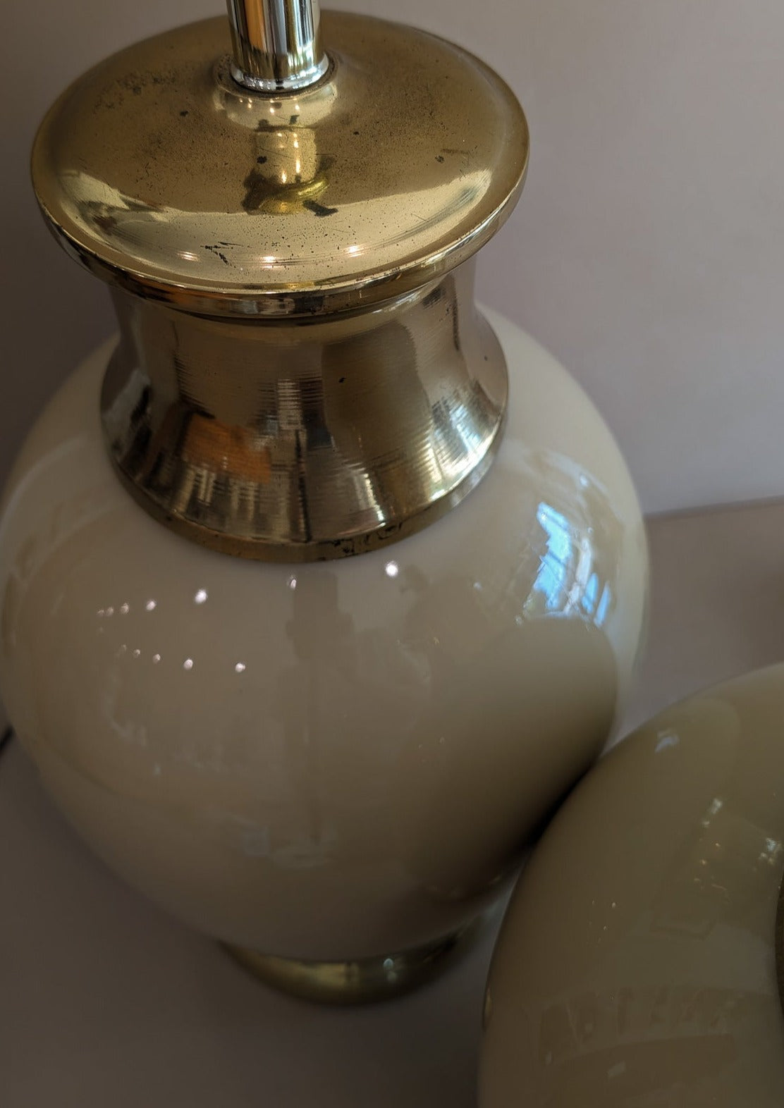 Vintage Beige Glass and Brass Ginger Jar-Style Lamp