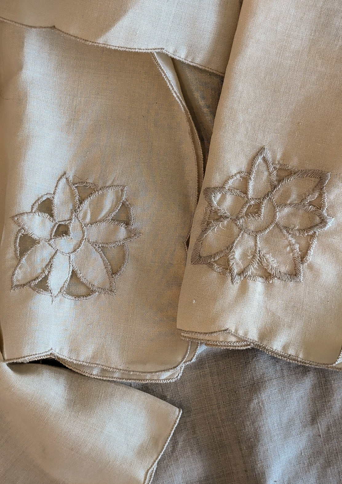 Vintage Cream Scallop Edged Napkin with Floral Detailing