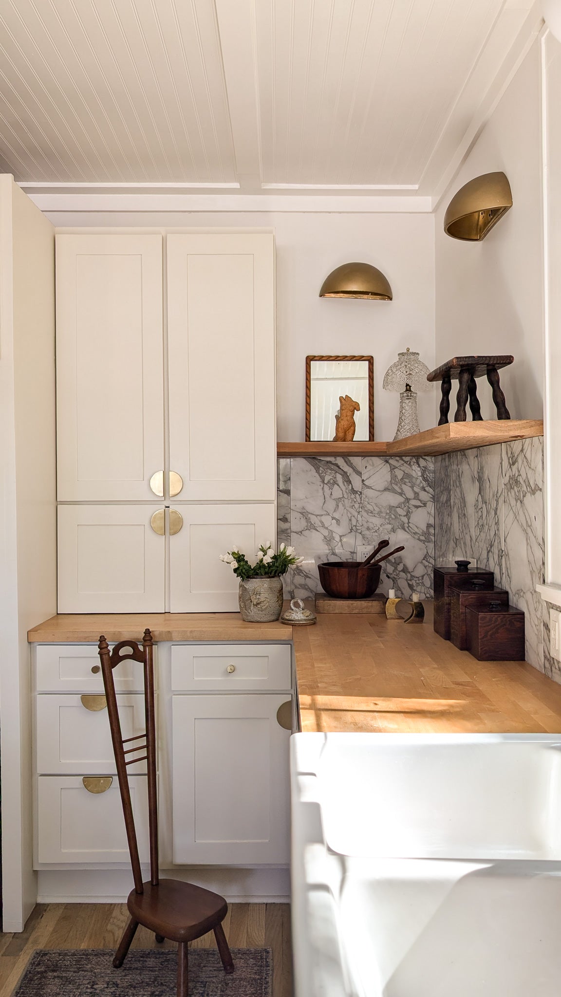 Levity Interiors Lookbook - Cozy Neutral Sunny Corner Kitchen Nook Inspiration