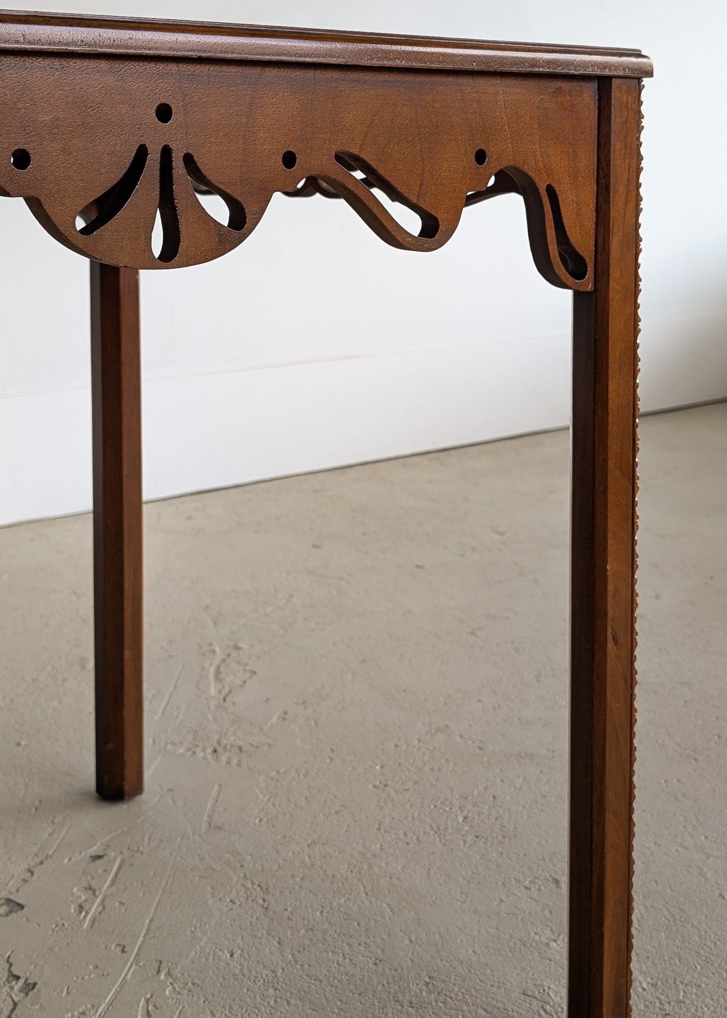 Vintage Wooden Side Accent Table with Cutout Scalloped Apron