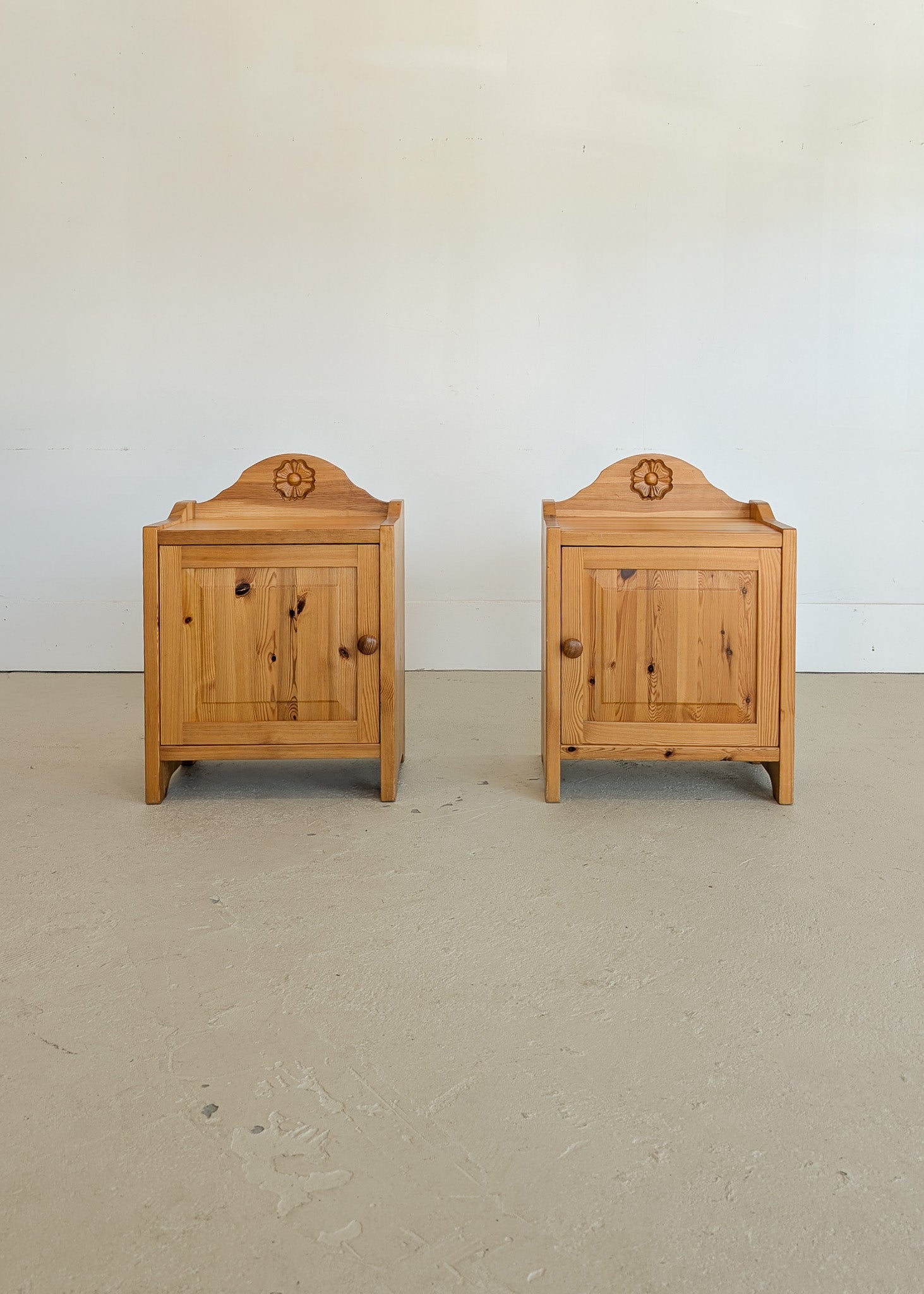 Pair of Vintage Swedish Light Pine Wooden Nightstands with Floral Motif Carving