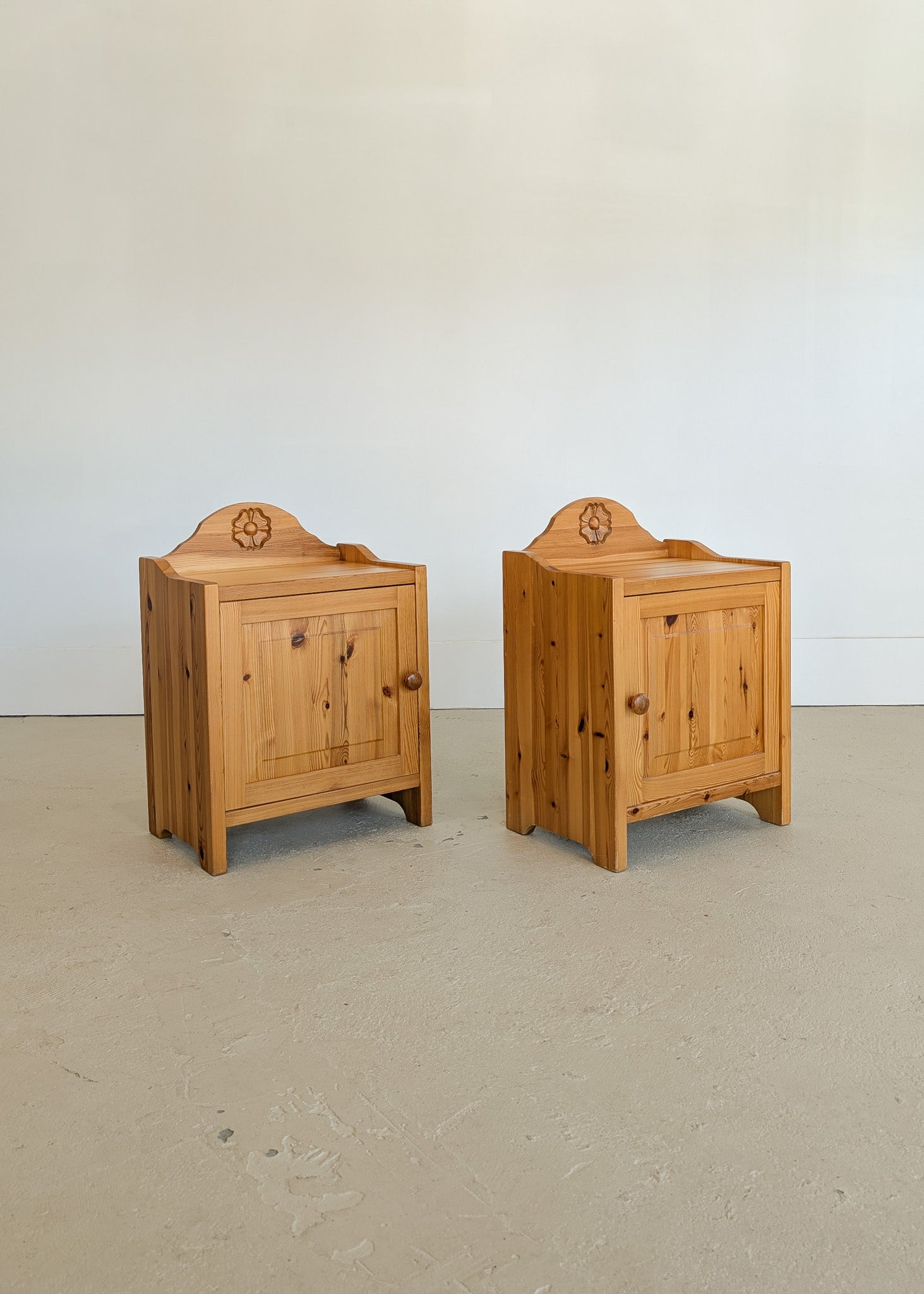 Pair of Vintage Swedish Light Pine Wooden Nightstands with Floral Motif Carving