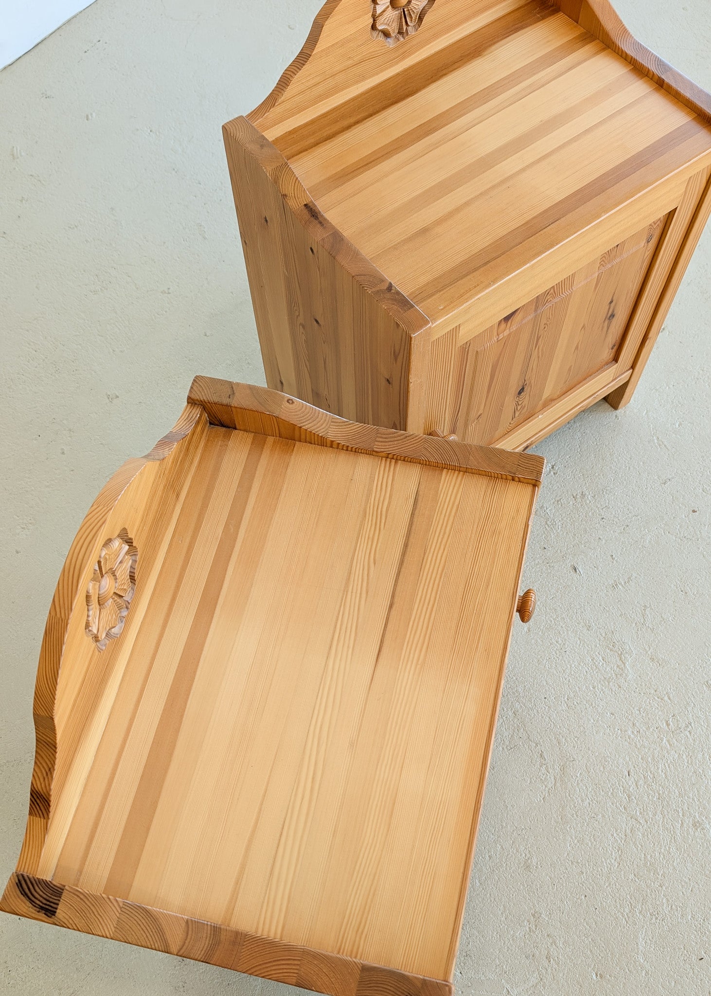 Pair of Vintage Swedish Light Pine Wooden Nightstands with Floral Motif Carving