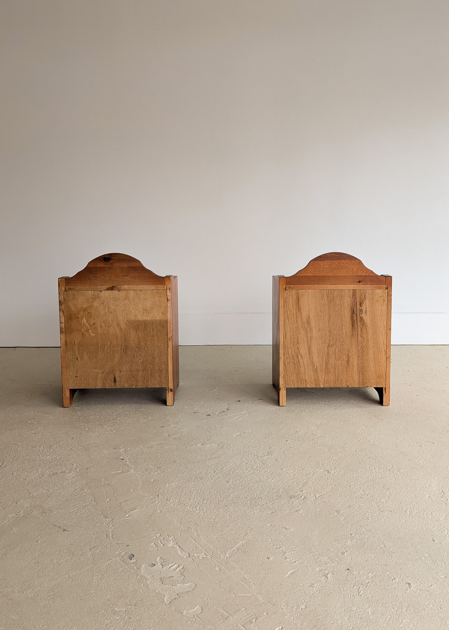 Pair of Vintage Swedish Reddish-Brown Pine Wooden Nightstands with Floral Motif Carving