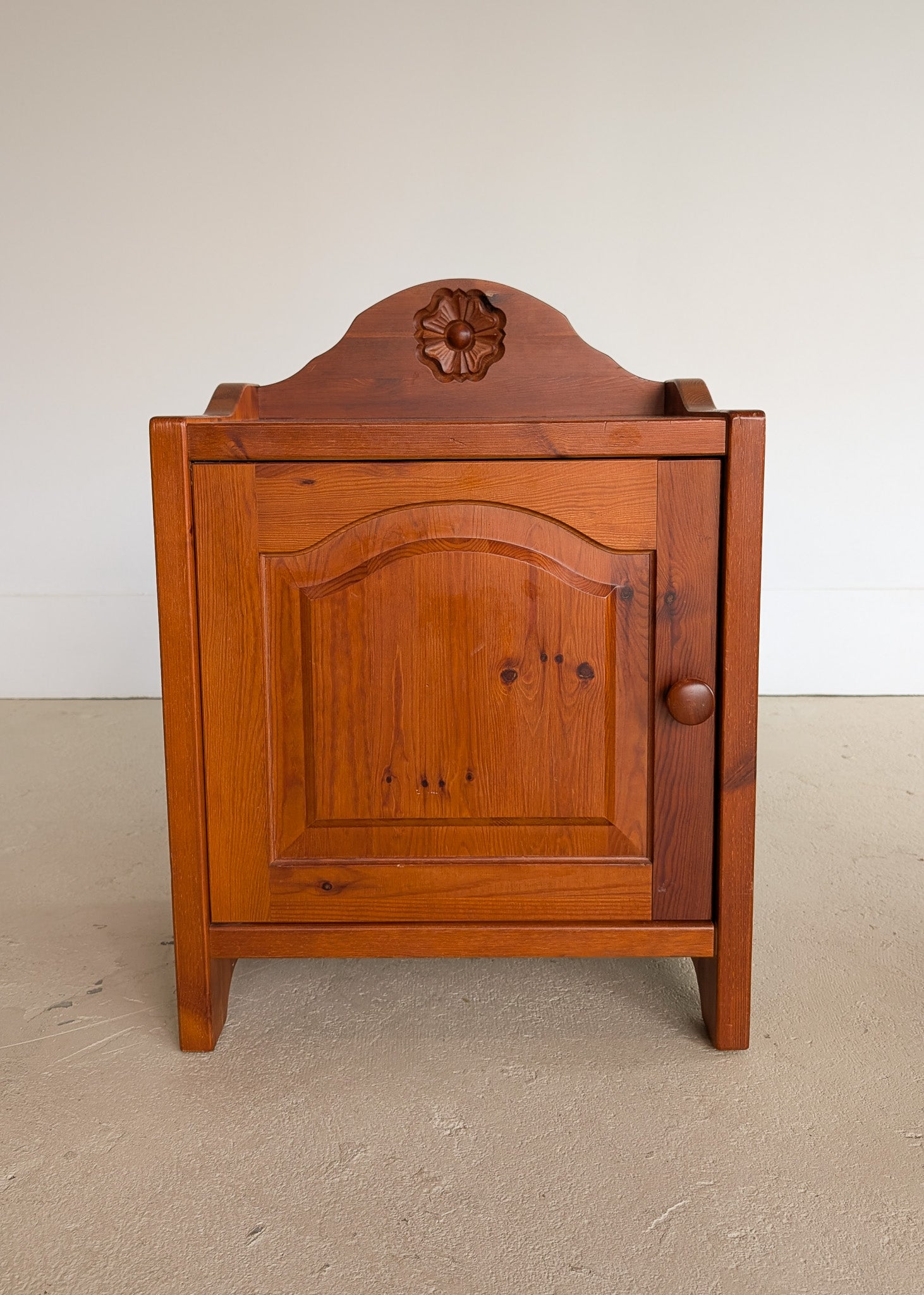 Pair of Vintage Swedish Reddish-Brown Pine Wooden Nightstands with Floral Motif Carving
