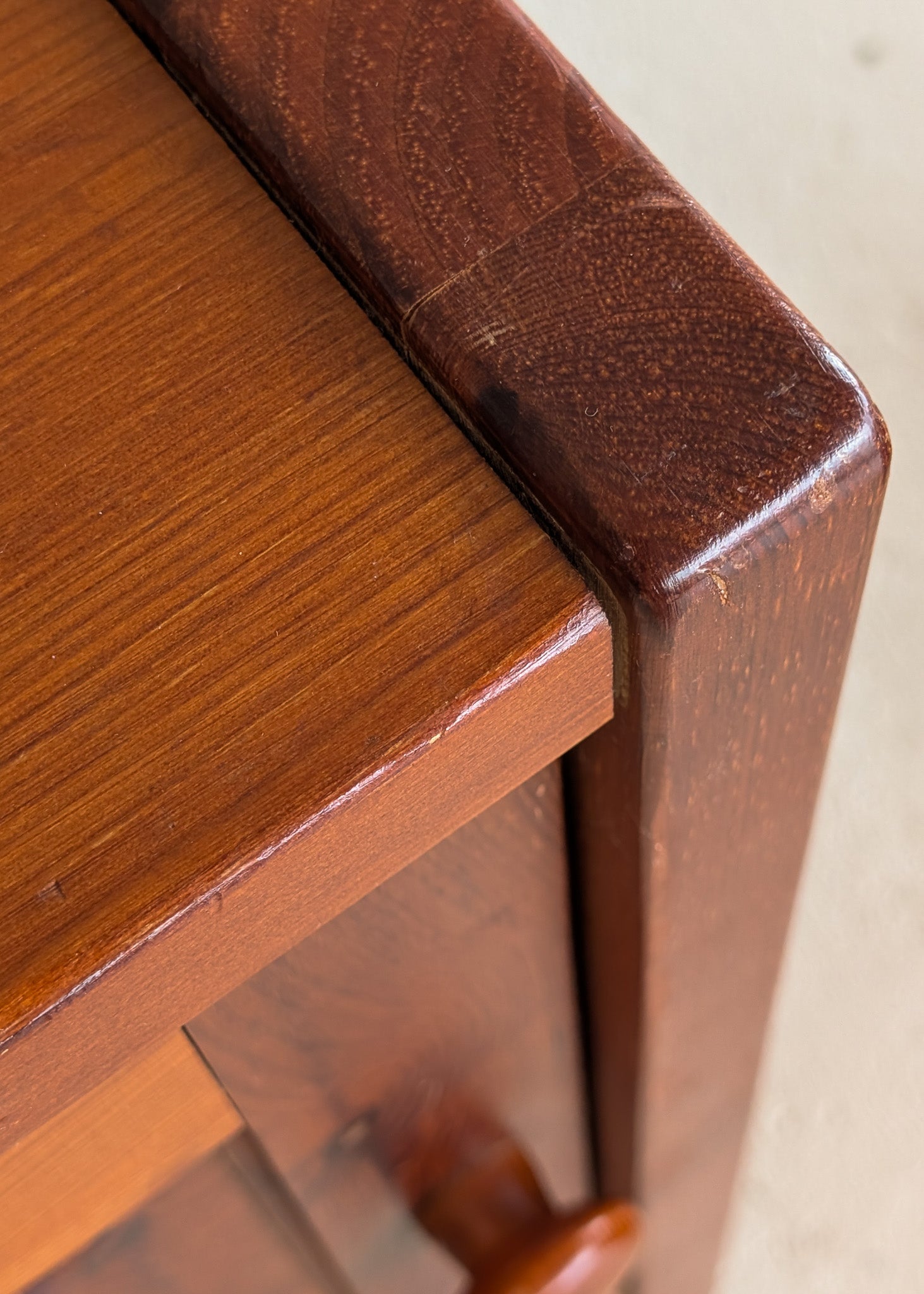 Pair of Vintage Swedish Reddish-Brown Pine Wooden Nightstands with Floral Motif Carving