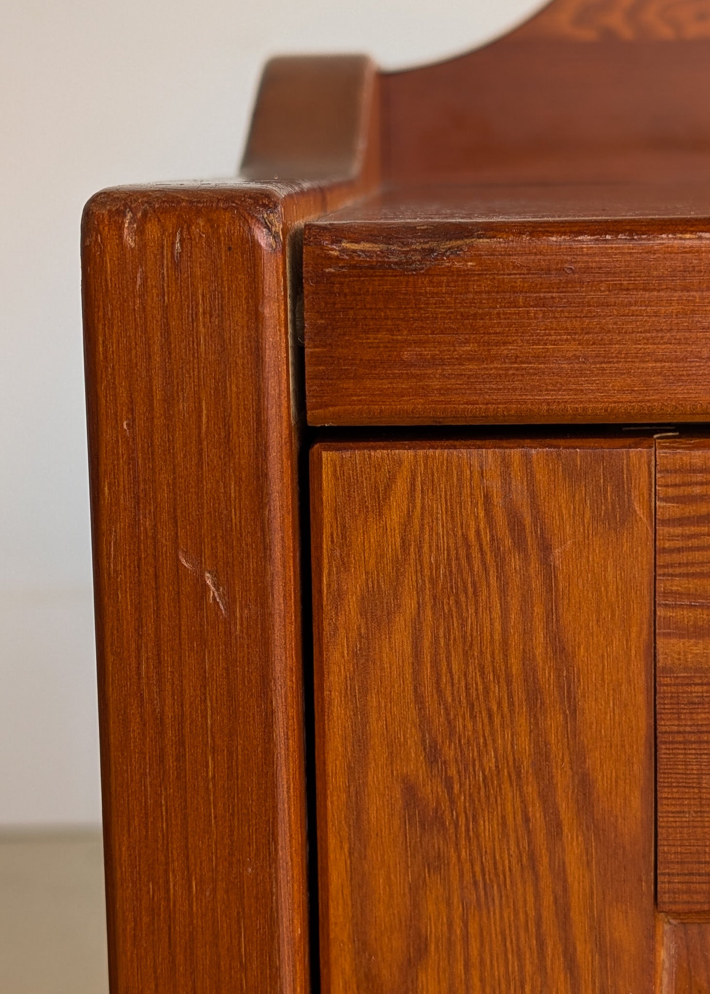 Pair of Vintage Swedish Reddish-Brown Pine Wooden Nightstands with Floral Motif Carving