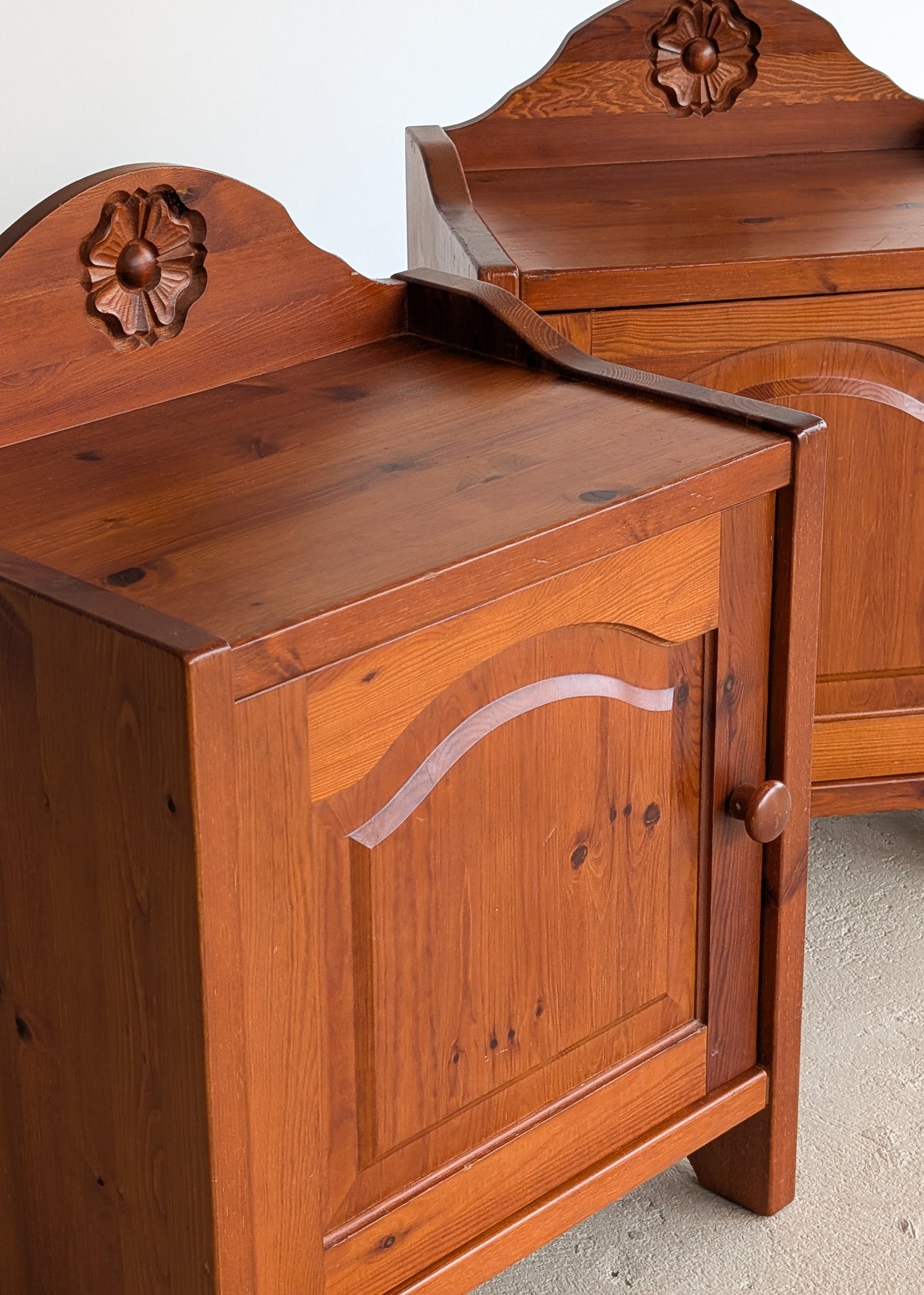 Pair of Vintage Swedish Reddish-Brown Pine Wooden Nightstands with Floral Motif Carving