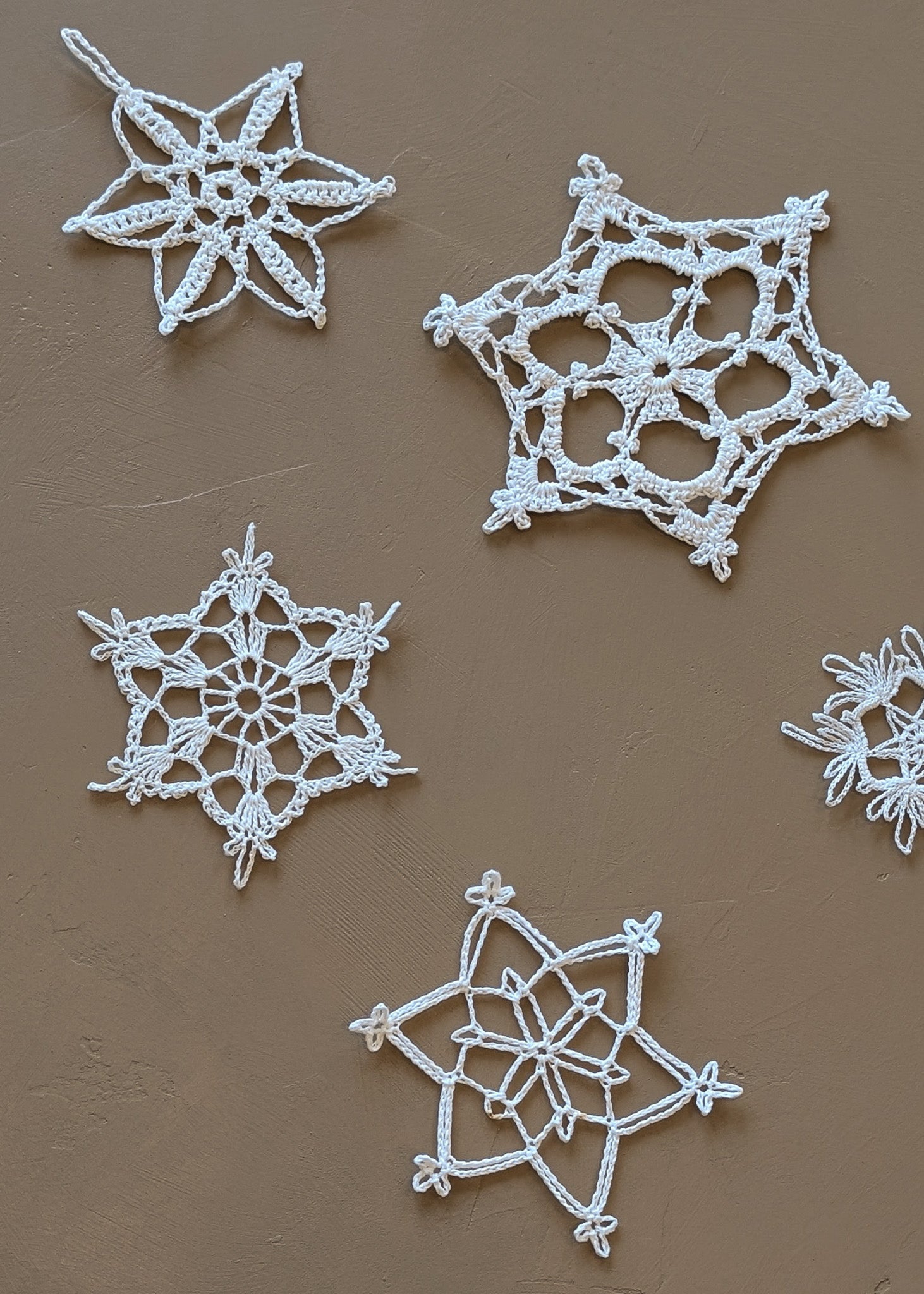 Set of 8 Vintage Crocheted Snowflake Christmas Holiday Ornaments