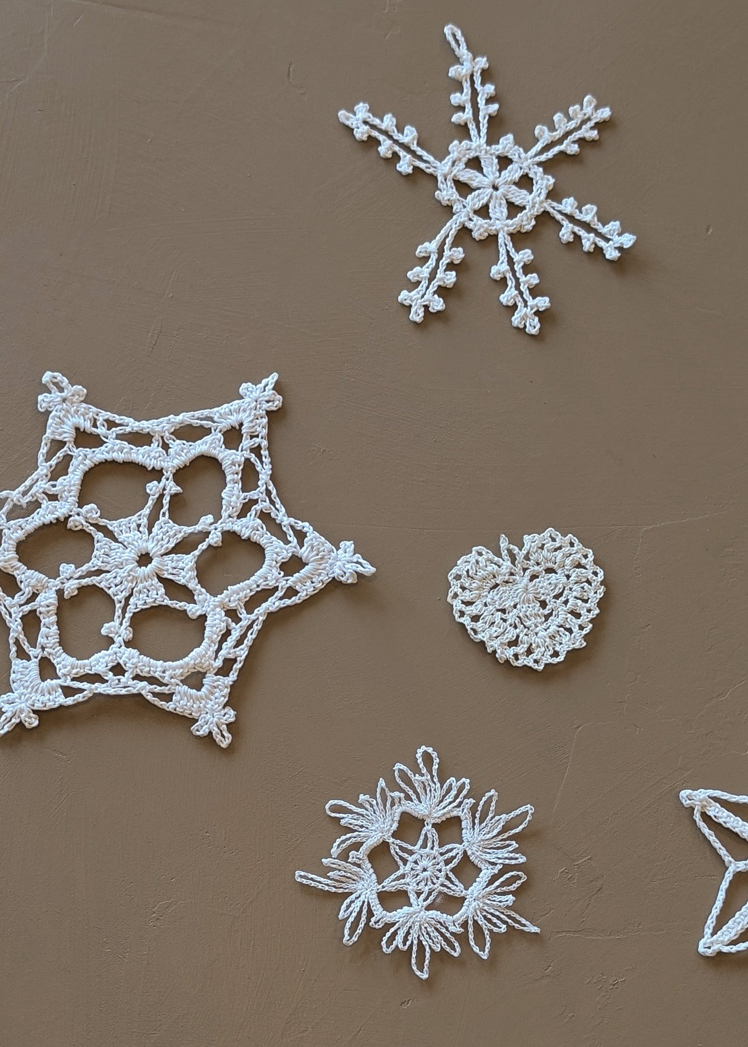 Set of 8 Vintage Crocheted Snowflake Christmas Holiday Ornaments