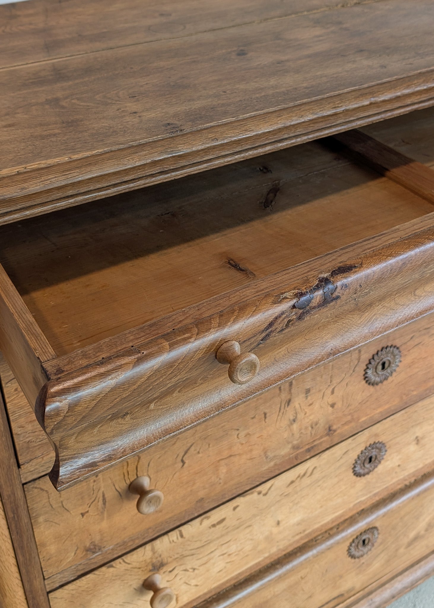 Large Antique Danish Quartersawn White Oak Five-Drawer Dresser with Hidden Handwritten Notes on Drawer Underside