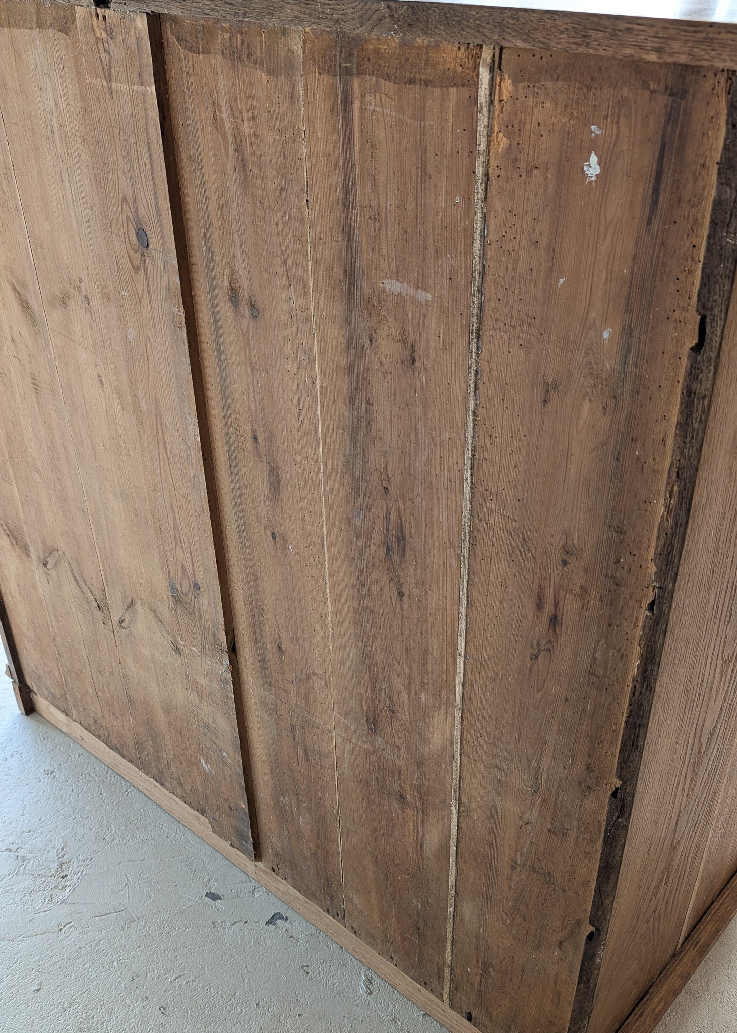 Large Antique Danish Quartersawn White Oak Five-Drawer Dresser with Hidden Handwritten Notes on Drawer Underside