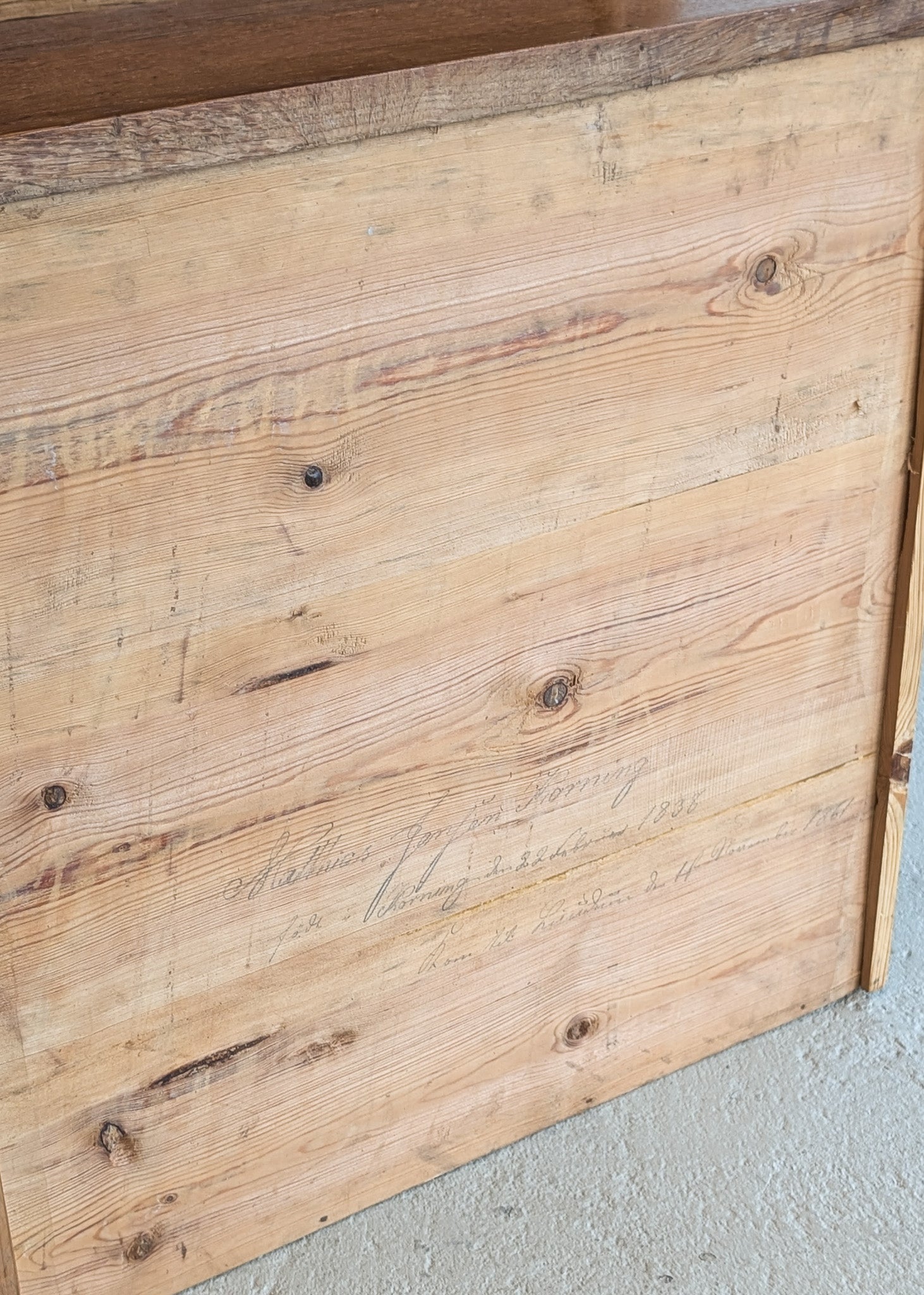 Large Antique Danish Quartersawn White Oak Five-Drawer Dresser with Hidden Handwritten Notes on Drawer Underside