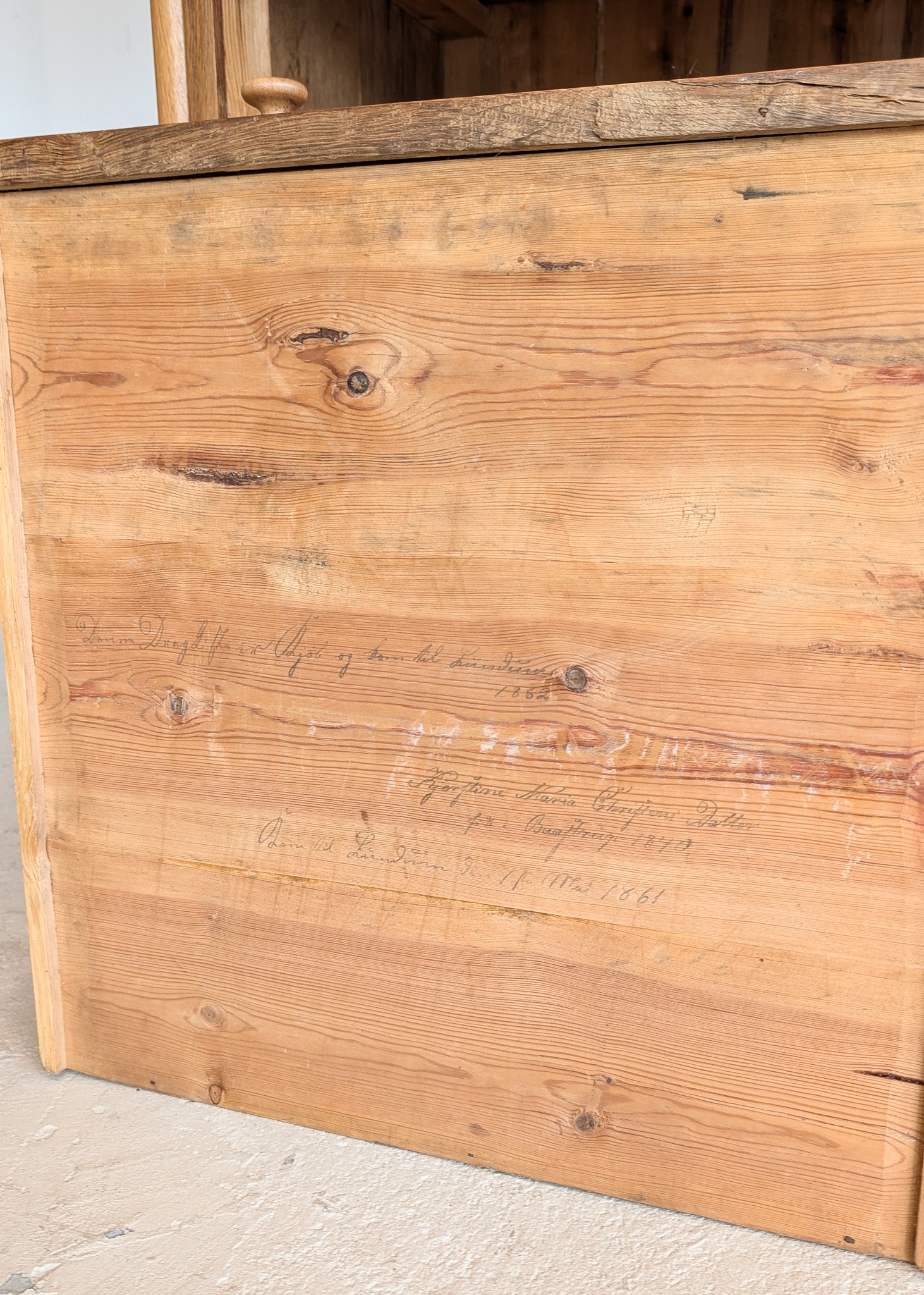 Large Antique Danish Quartersawn White Oak Five-Drawer Dresser with Hidden Handwritten Notes on Drawer Underside