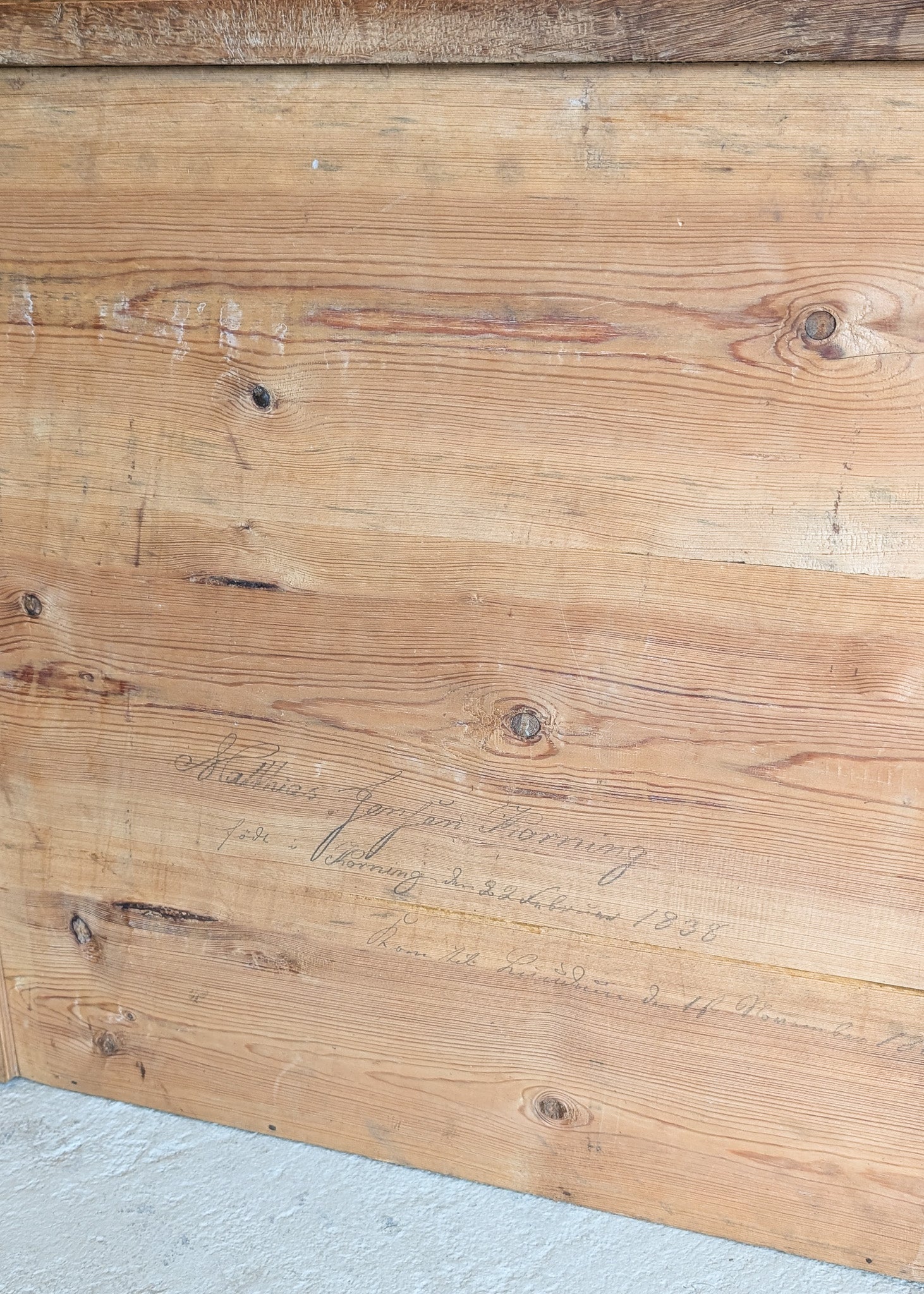 Large Antique Danish Quartersawn White Oak Five-Drawer Dresser with Hidden Handwritten Notes on Drawer Underside