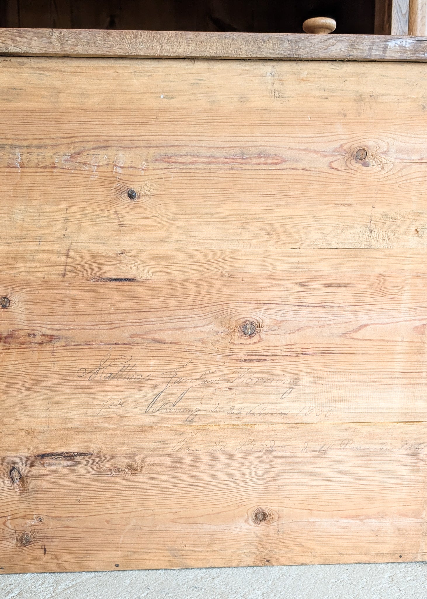 Large Antique Danish Quartersawn White Oak Five-Drawer Dresser with Hidden Handwritten Notes on Drawer Underside