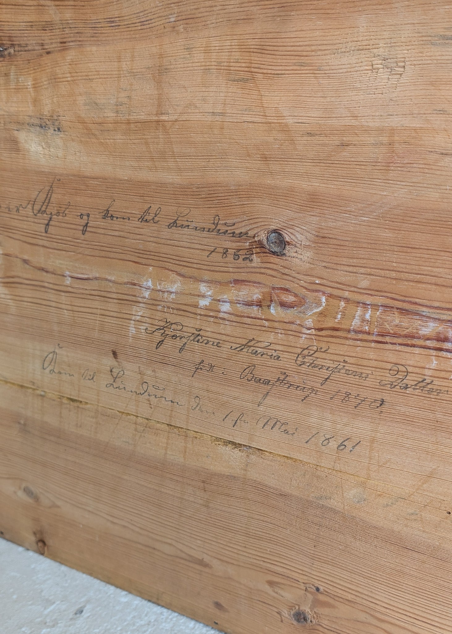 Large Antique Danish Quartersawn White Oak Five-Drawer Dresser with Hidden Handwritten Notes on Drawer Underside