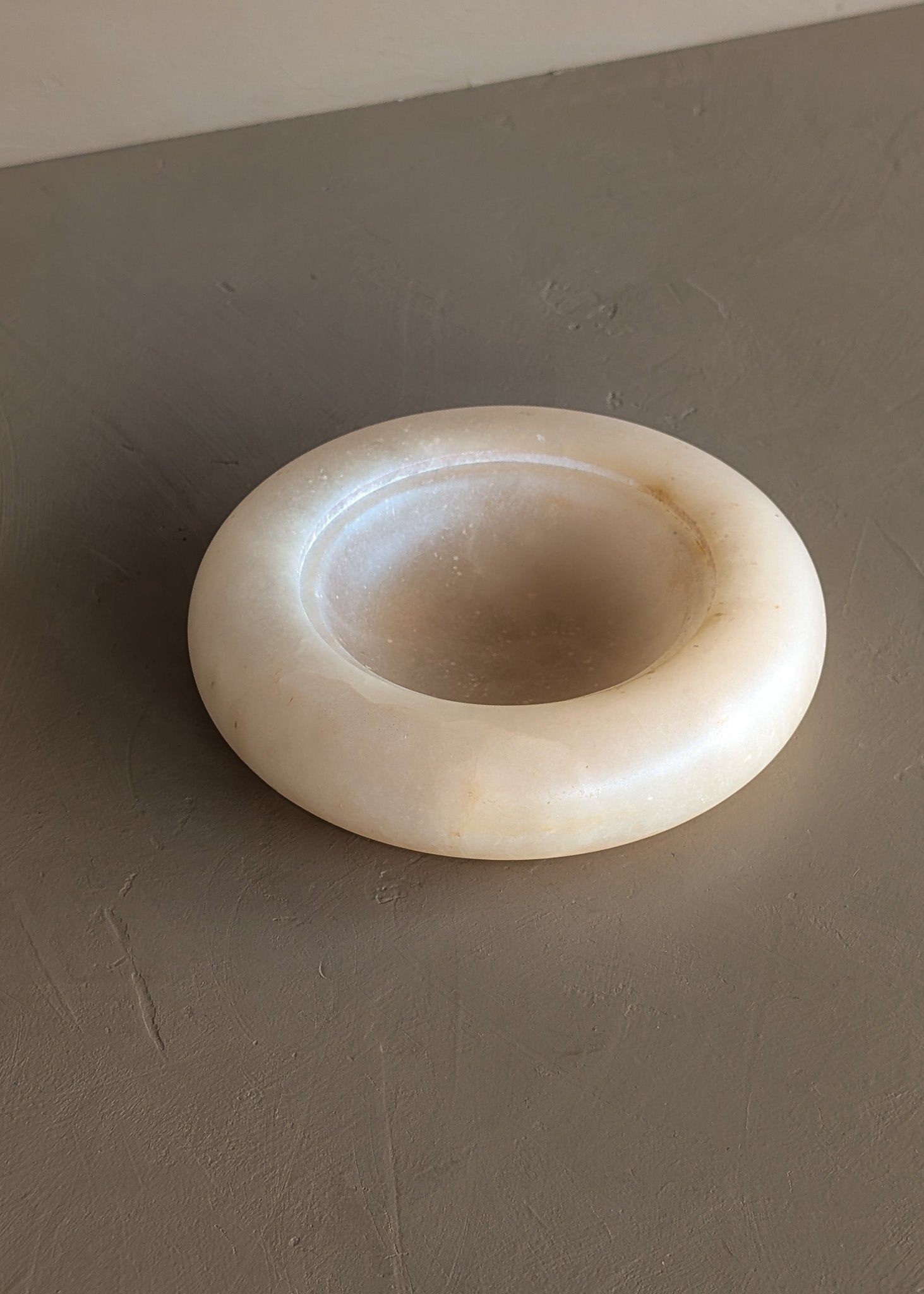 Unique Vintage Chunky Edge Round Alabaster Catchall Bowl Dish