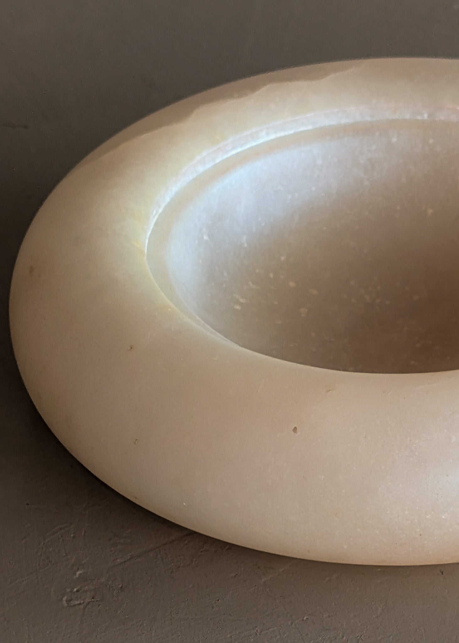 Unique Vintage Chunky Edge Round Alabaster Catchall Bowl Dish