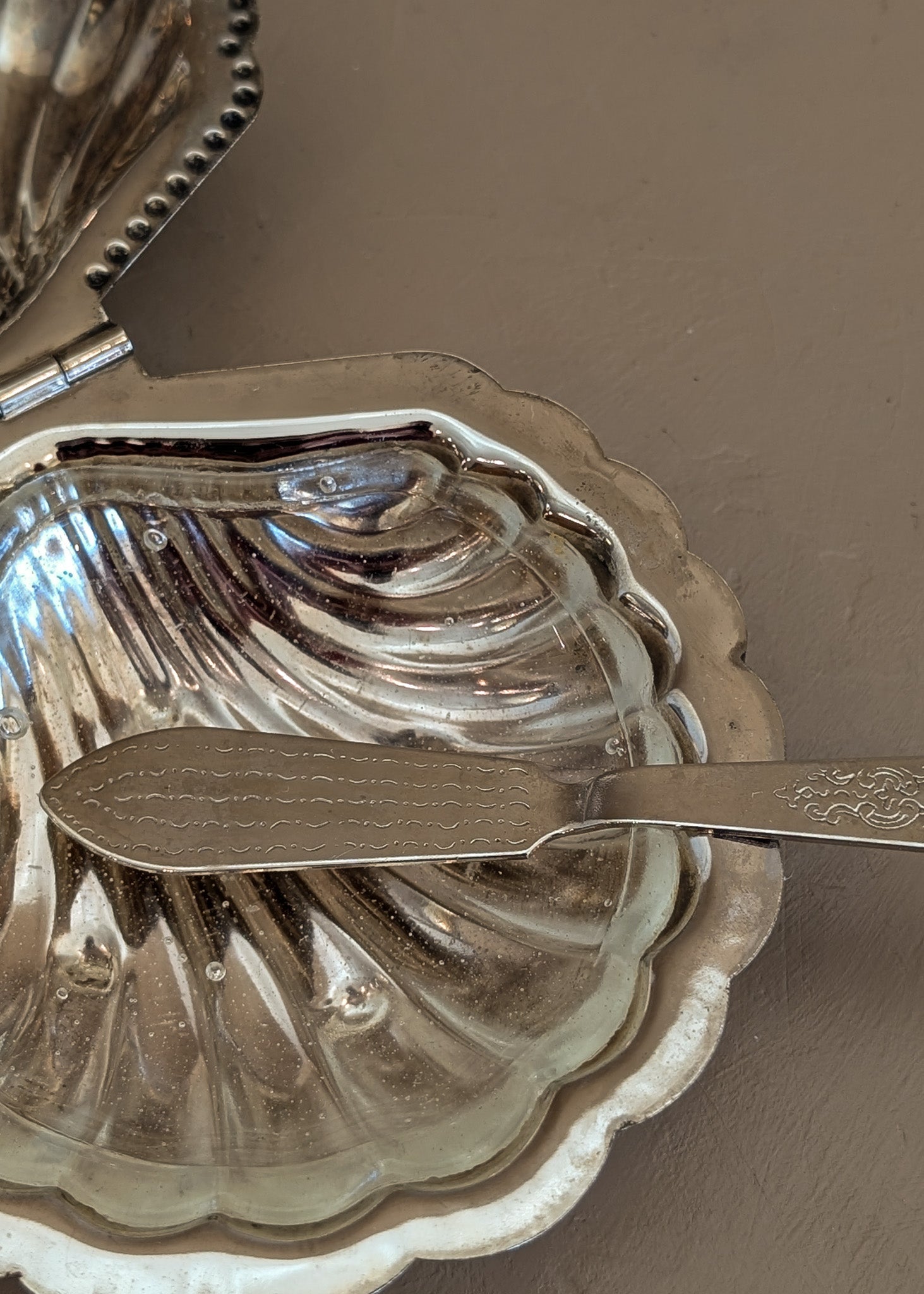 Vintage Silver-Plated Scallop Butter Dish with Glass Insert and Butter Knife