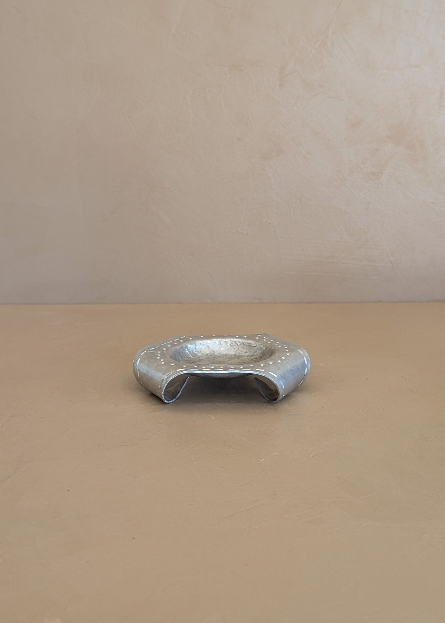 Unique 1950s Vintage Folk Art Hand-Hammered Aluminum Dish Tray with Curled Feet