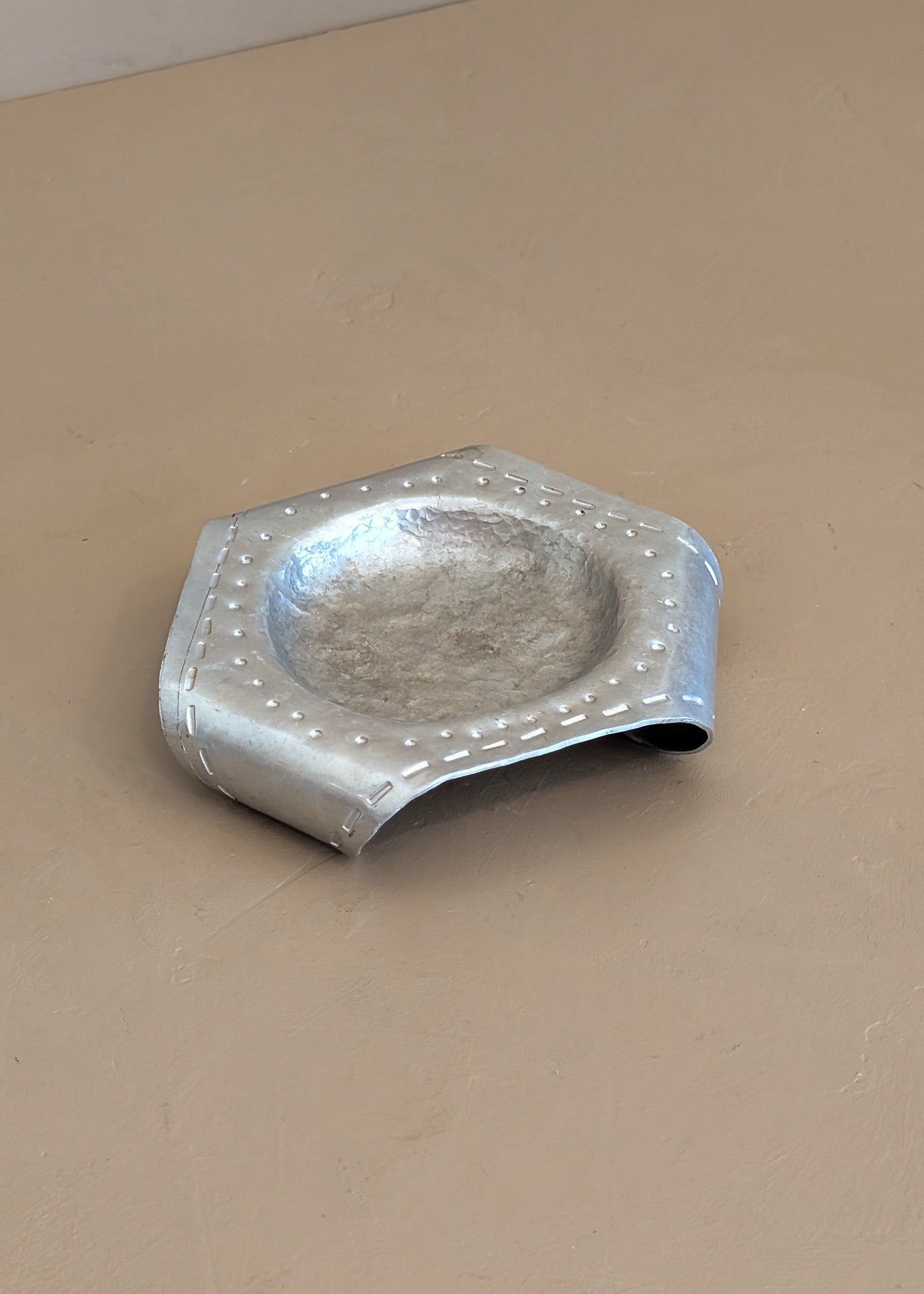 Unique 1950s Vintage Folk Art Hand-Hammered Aluminum Dish Tray with Curled Feet