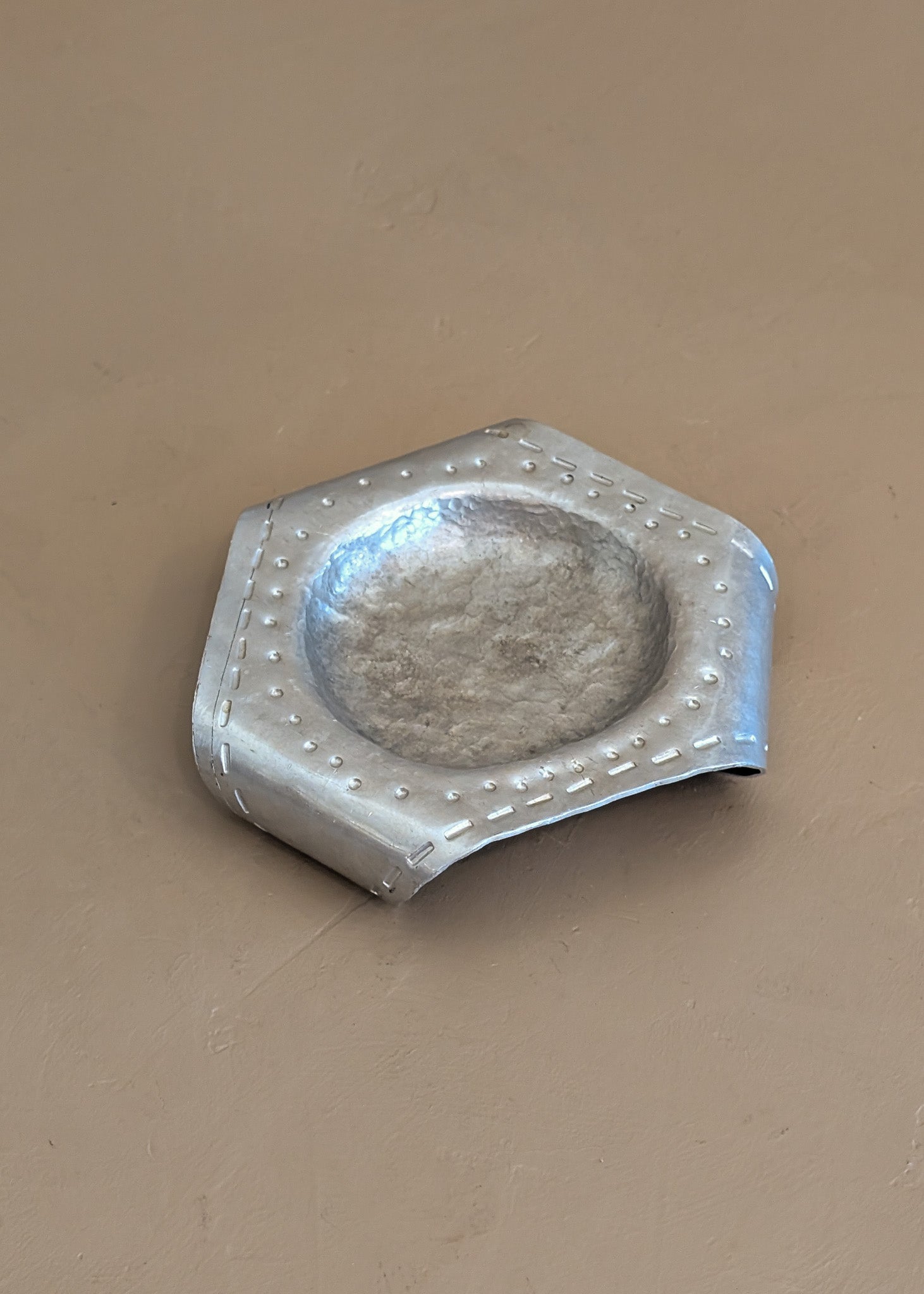 Unique 1950s Vintage Folk Art Hand-Hammered Aluminum Dish Tray with Curled Feet