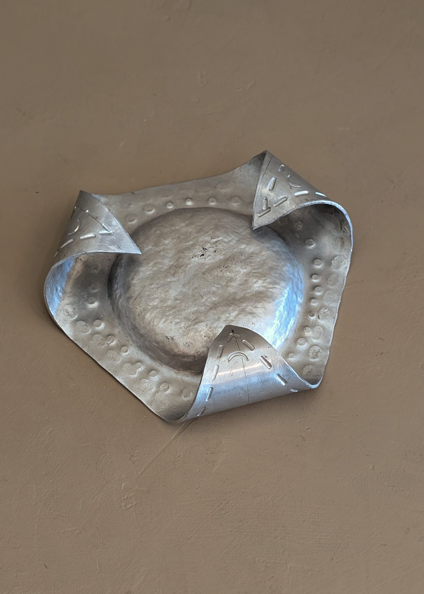 Unique 1950s Vintage Folk Art Hand-Hammered Aluminum Dish Tray with Curled Feet