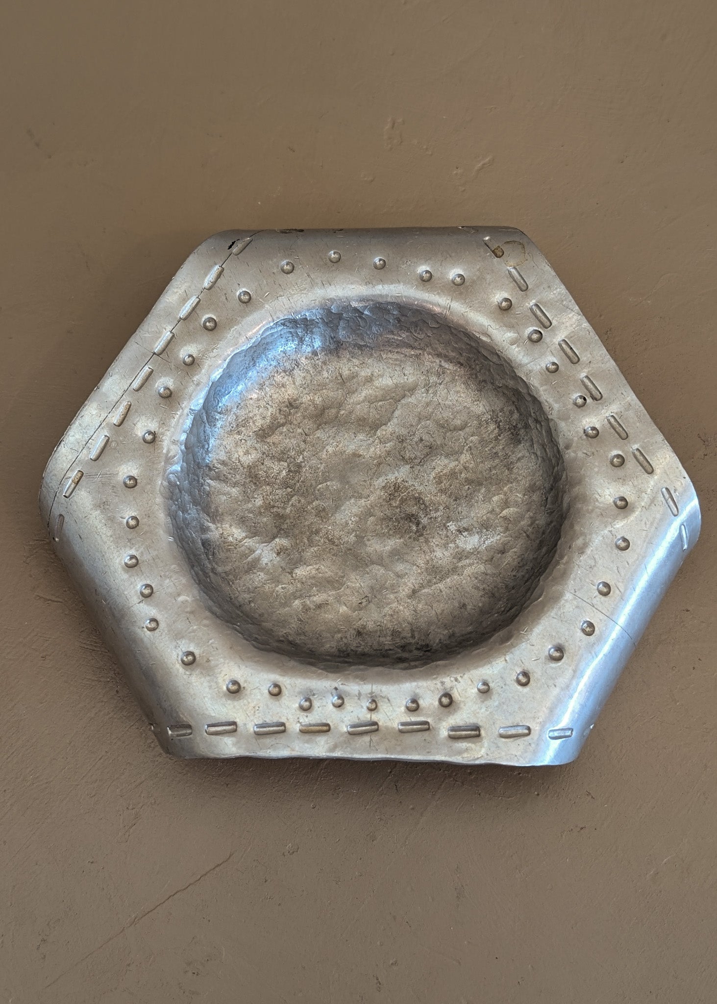 Unique 1950s Vintage Folk Art Hand-Hammered Aluminum Dish Tray with Curled Feet