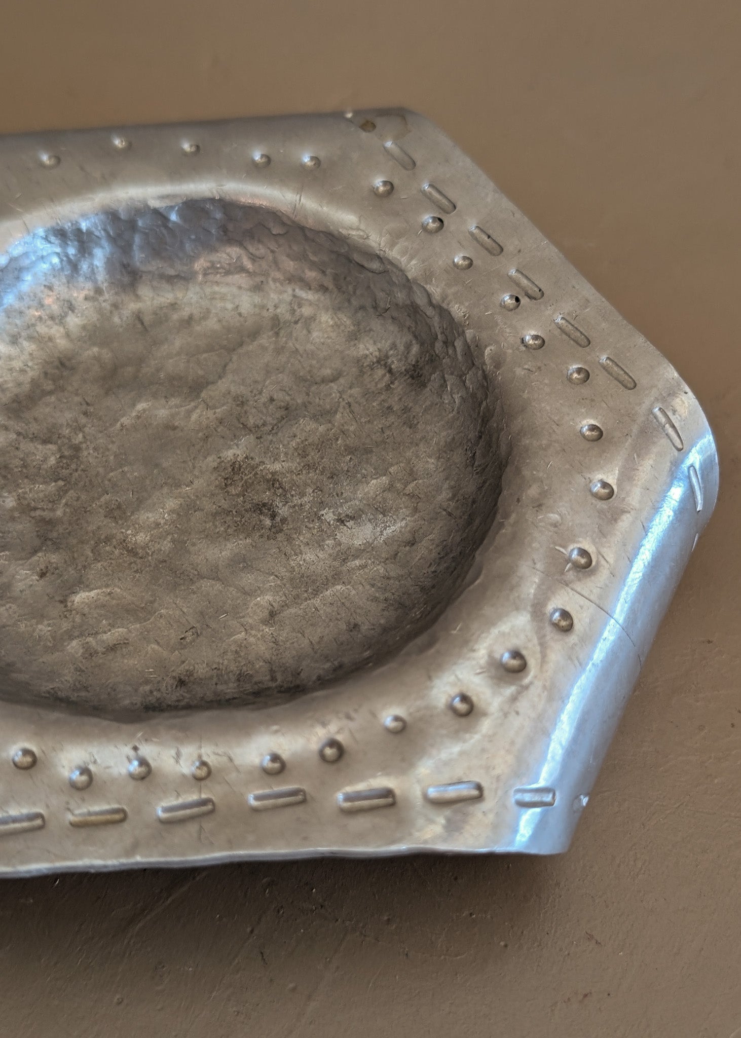 Unique 1950s Vintage Folk Art Hand-Hammered Aluminum Dish Tray with Curled Feet