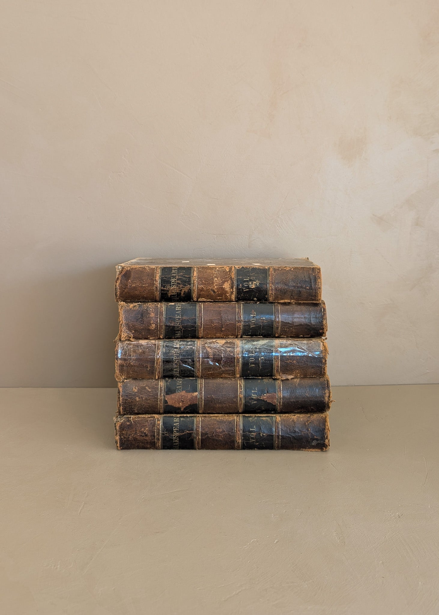 Set of 5 Leather-Bound "The Dramatic Works of William Shakspeare" Books with Plates from the 1850s