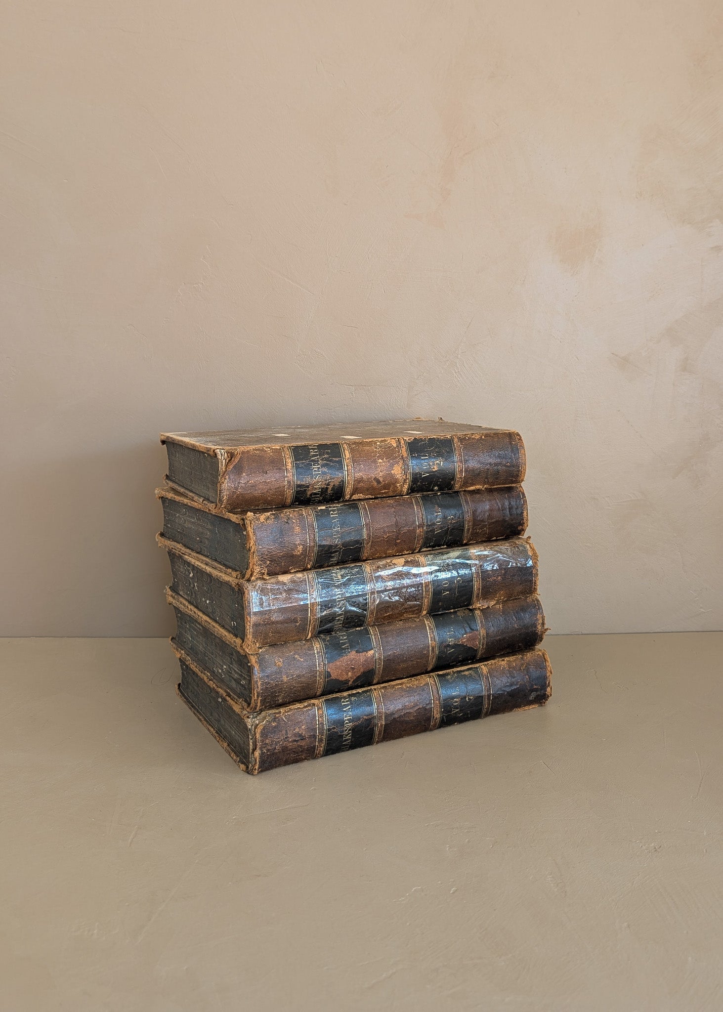 Set of 5 Leather-Bound "The Dramatic Works of William Shakspeare" Books with Plates from the 1850s