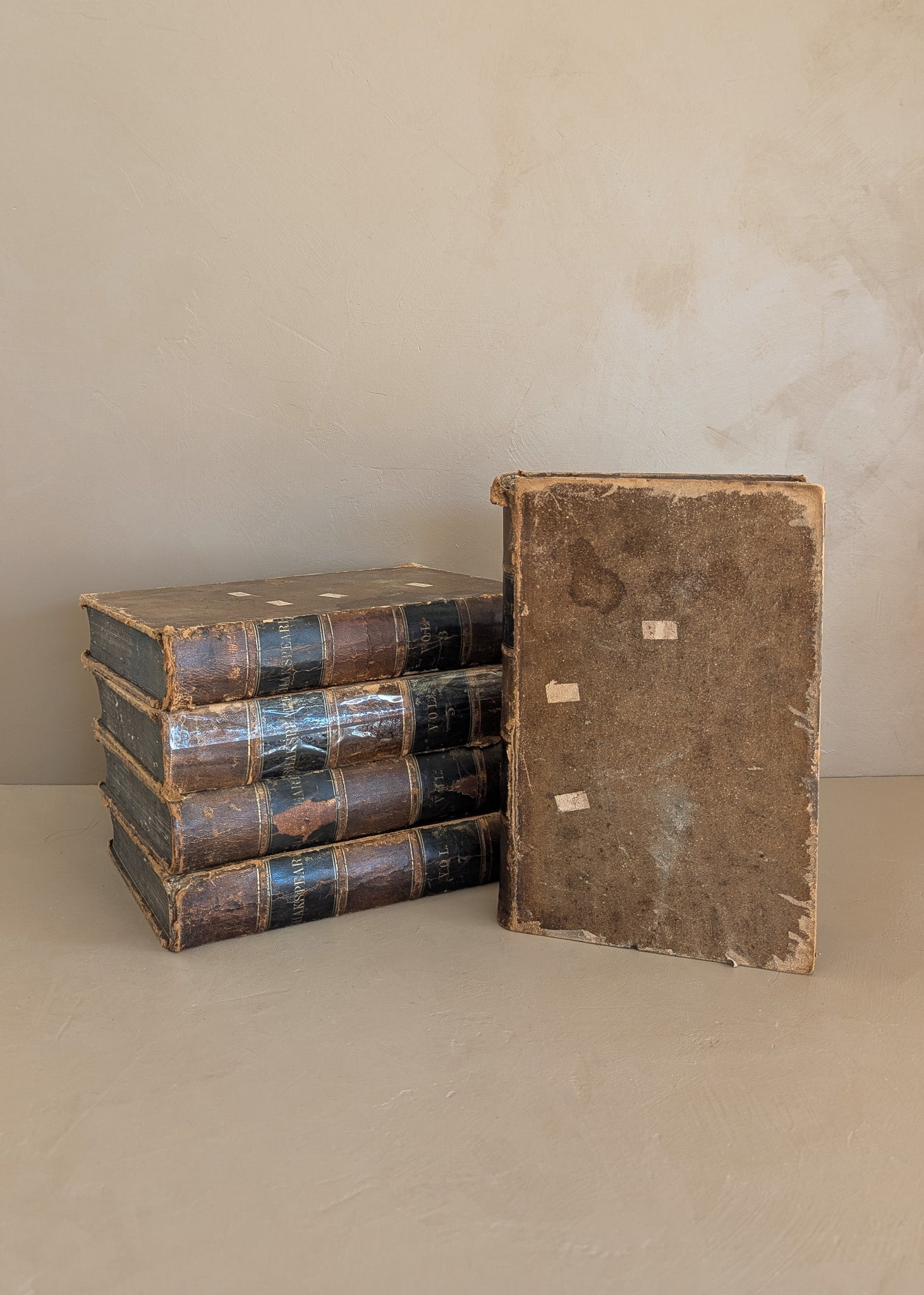 Set of 5 Leather-Bound "The Dramatic Works of William Shakspeare" Books with Plates from the 1850s