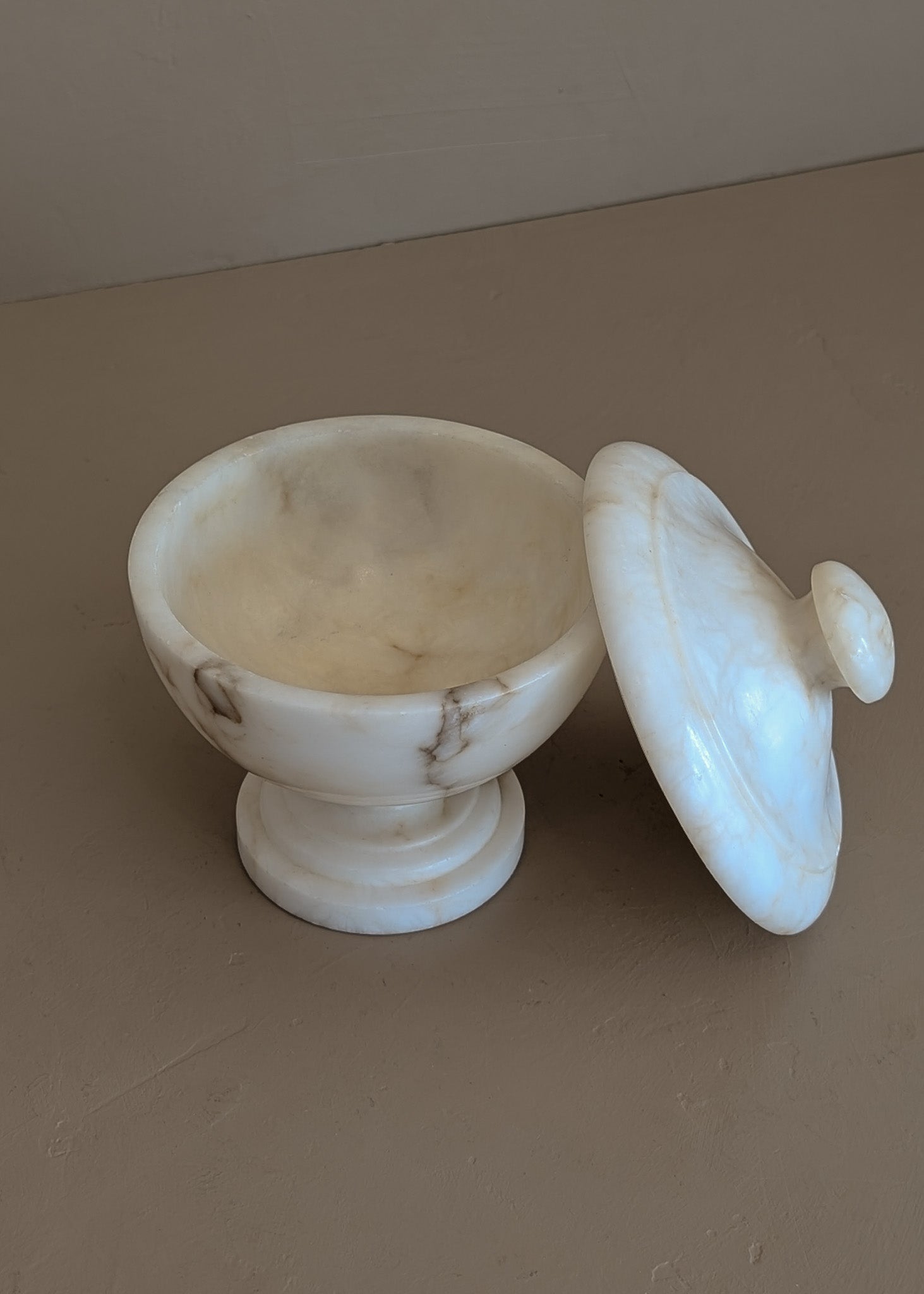 Vintage Italian Creamy Alabaster Lidded Dish