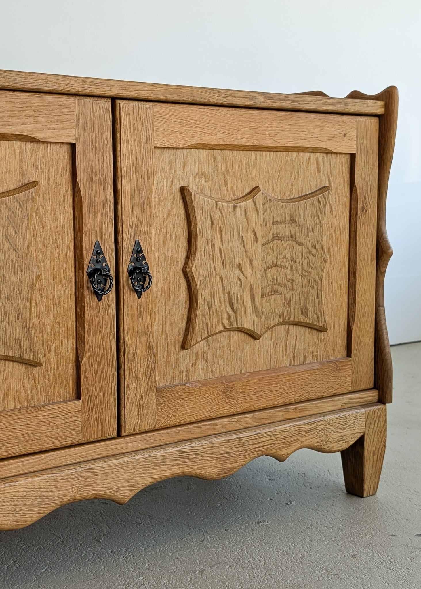 Pair of Vintage Danish Henning Kjærnulf for JK Møbler Quartersawn White Oak Cabinets/Large Nightstands